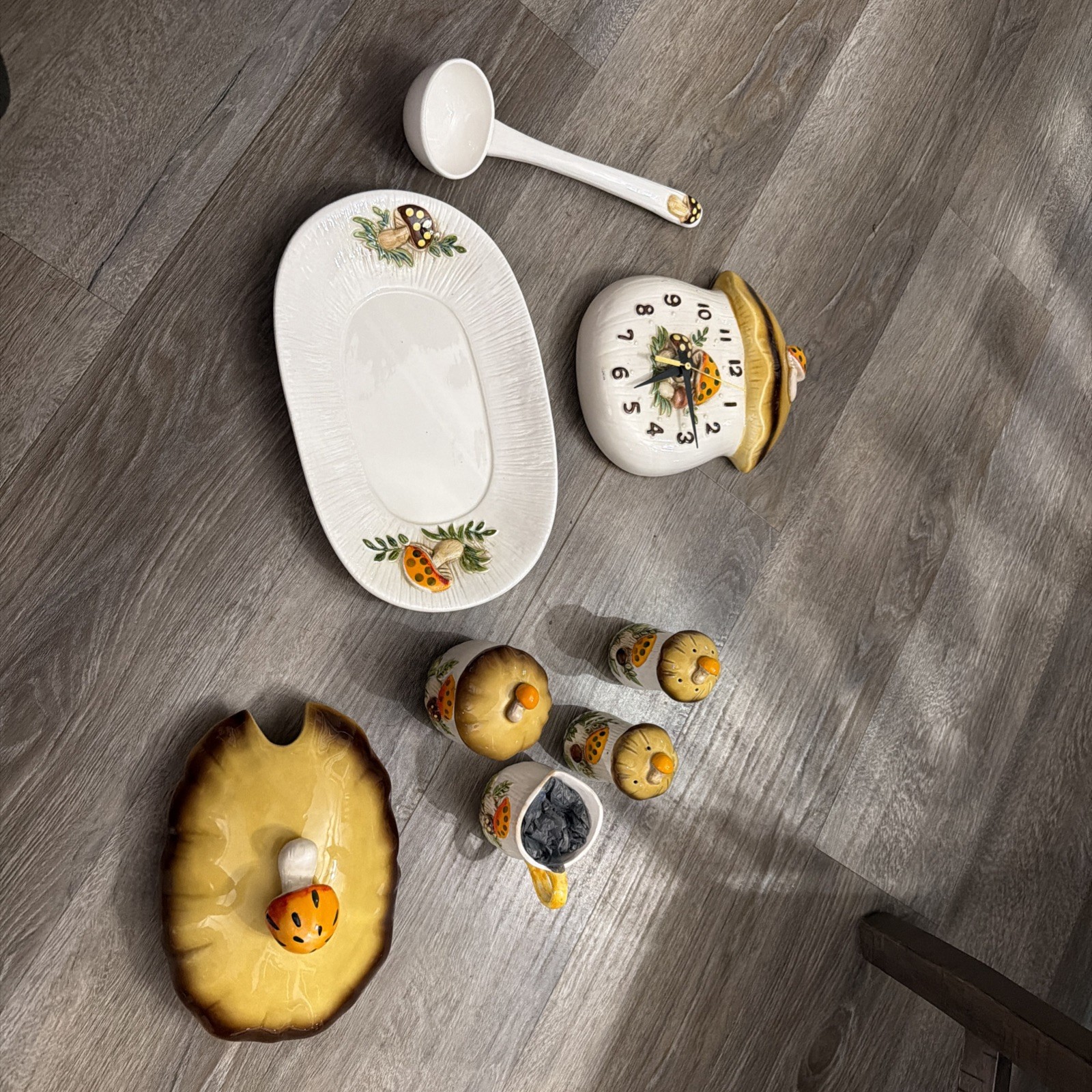 Vtg. Sears Mushroom Set Clock, Ladle, Salt And Pepper, Cream and Sugar, Platter