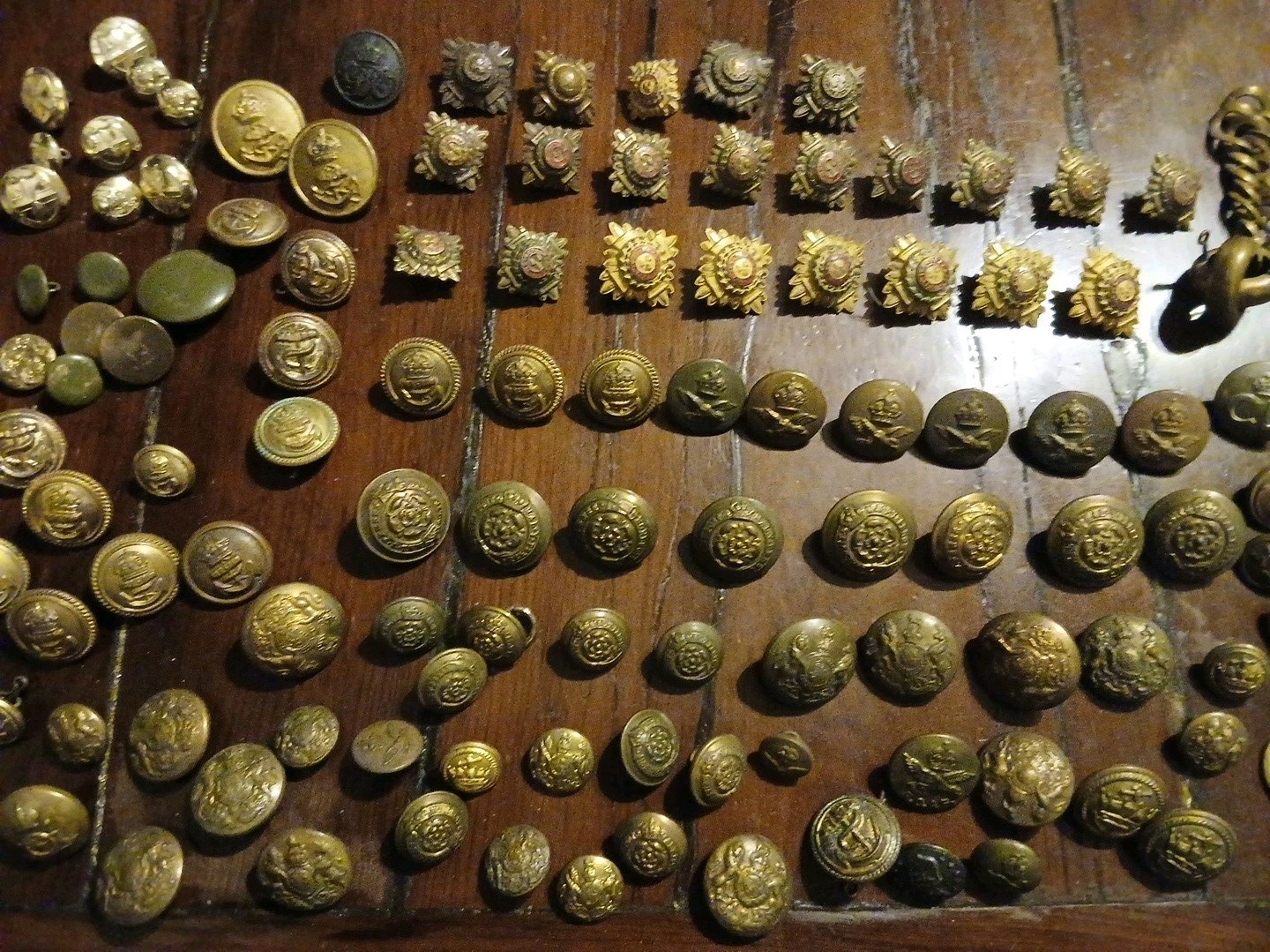 Lot over 100 Brass Buttons And Pips Military Army Buttons Job Lot 