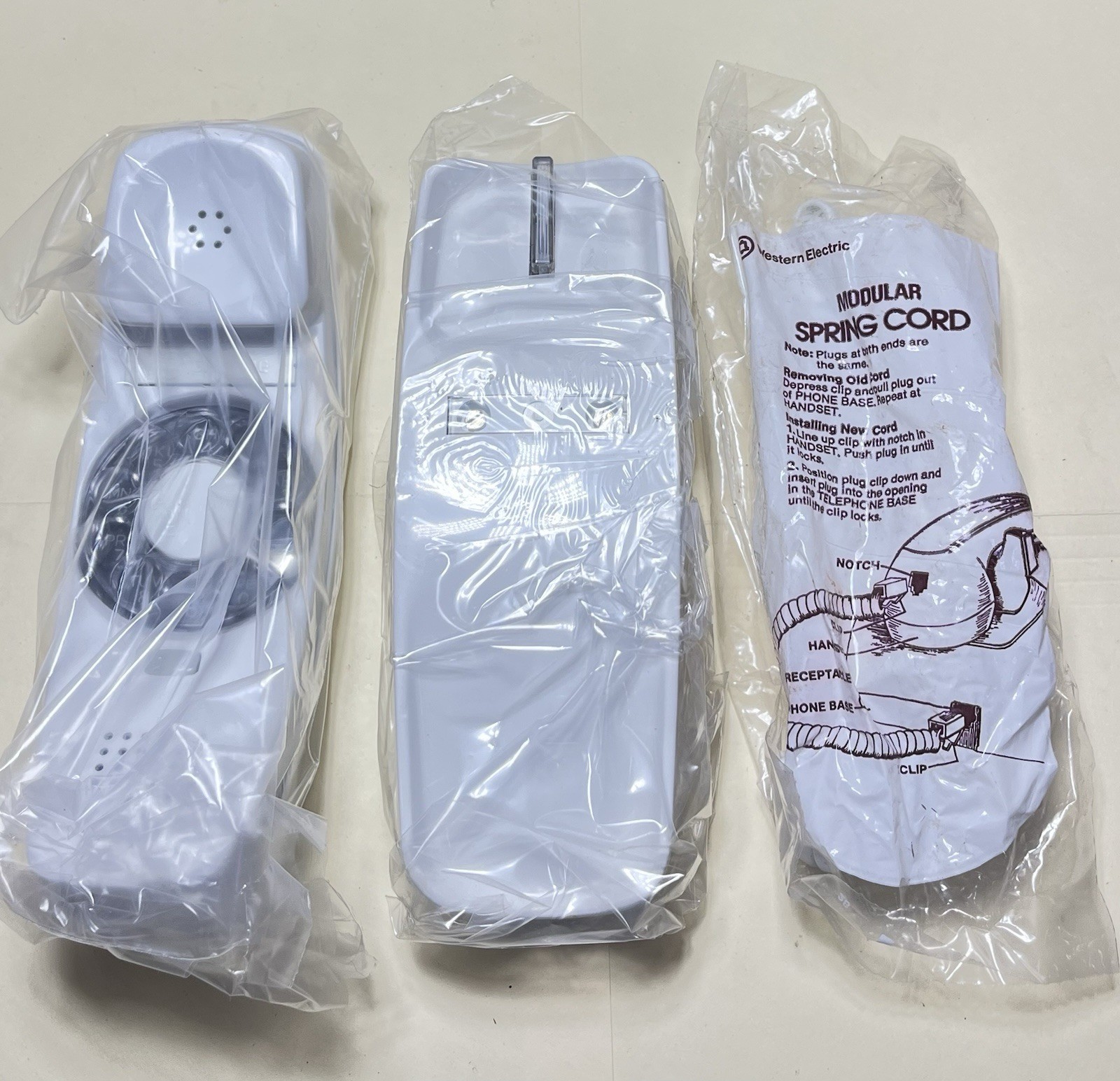 NOS BELL SYSTEM Western Electric Trimline White Desktop Phone