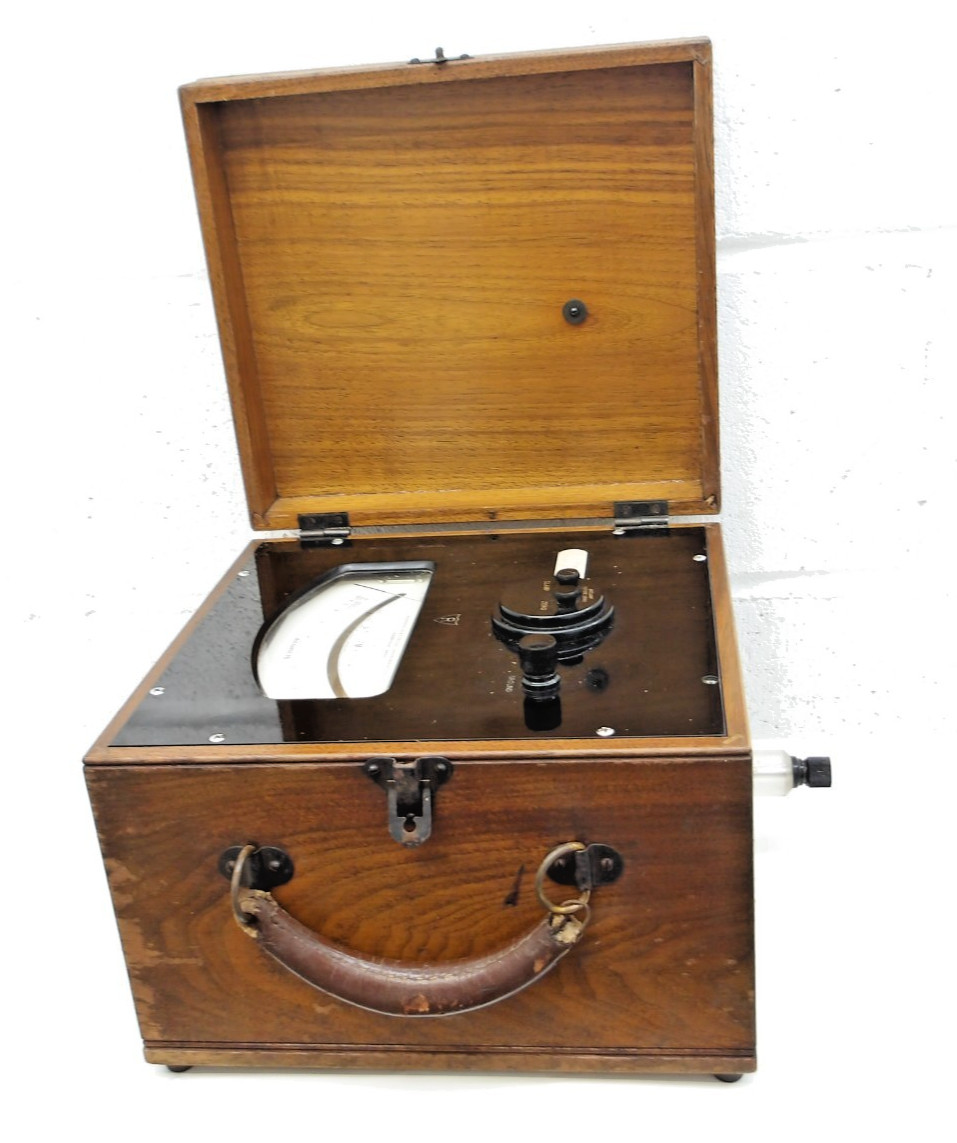 Antique 1930's Rawson Electrical Instrument Co electrostatic kilovolt voltmeter.