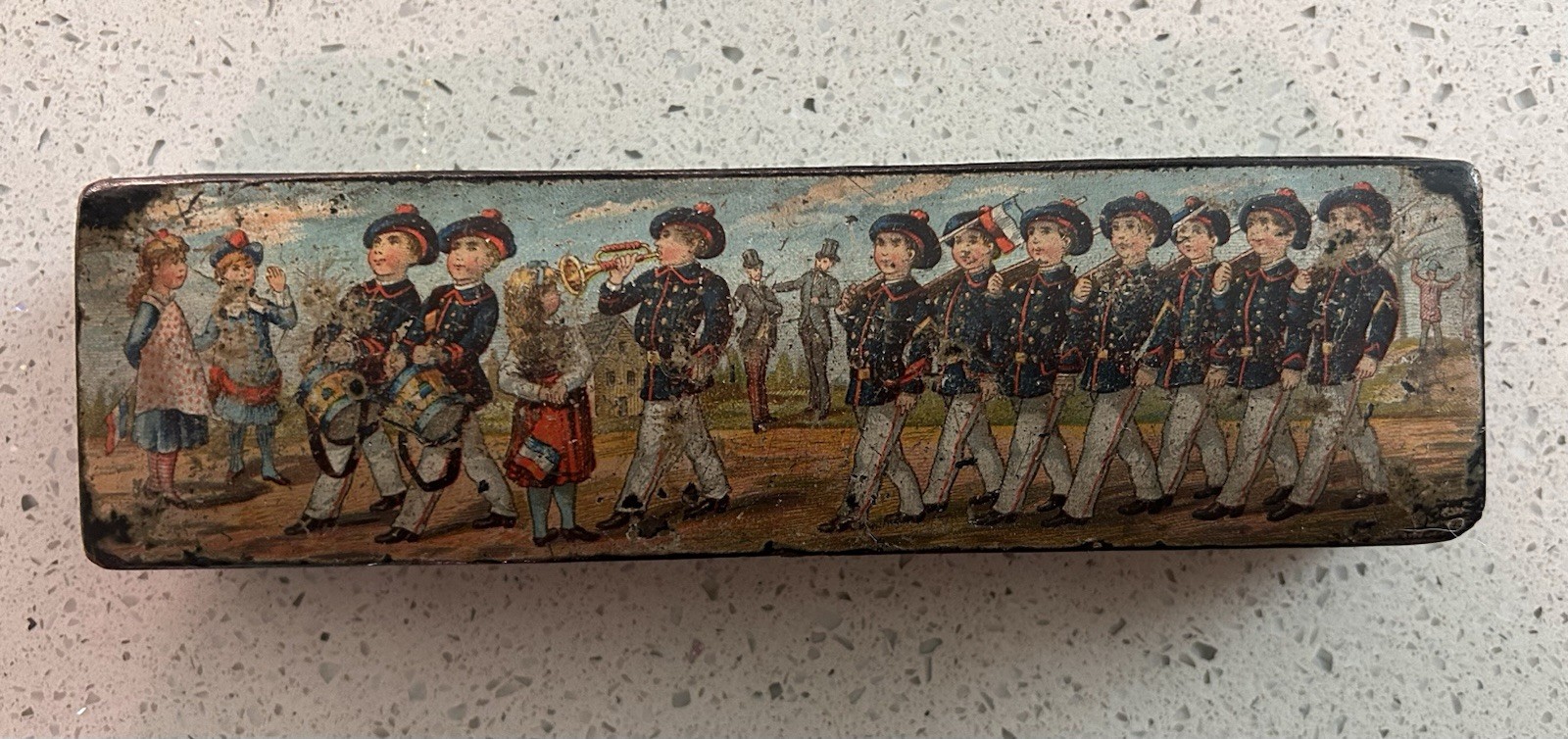 Antique PAPIER-MÂCHÉ BOX WITH REPRESENTATION OF SCHOOL BATTALION Checkers Wood