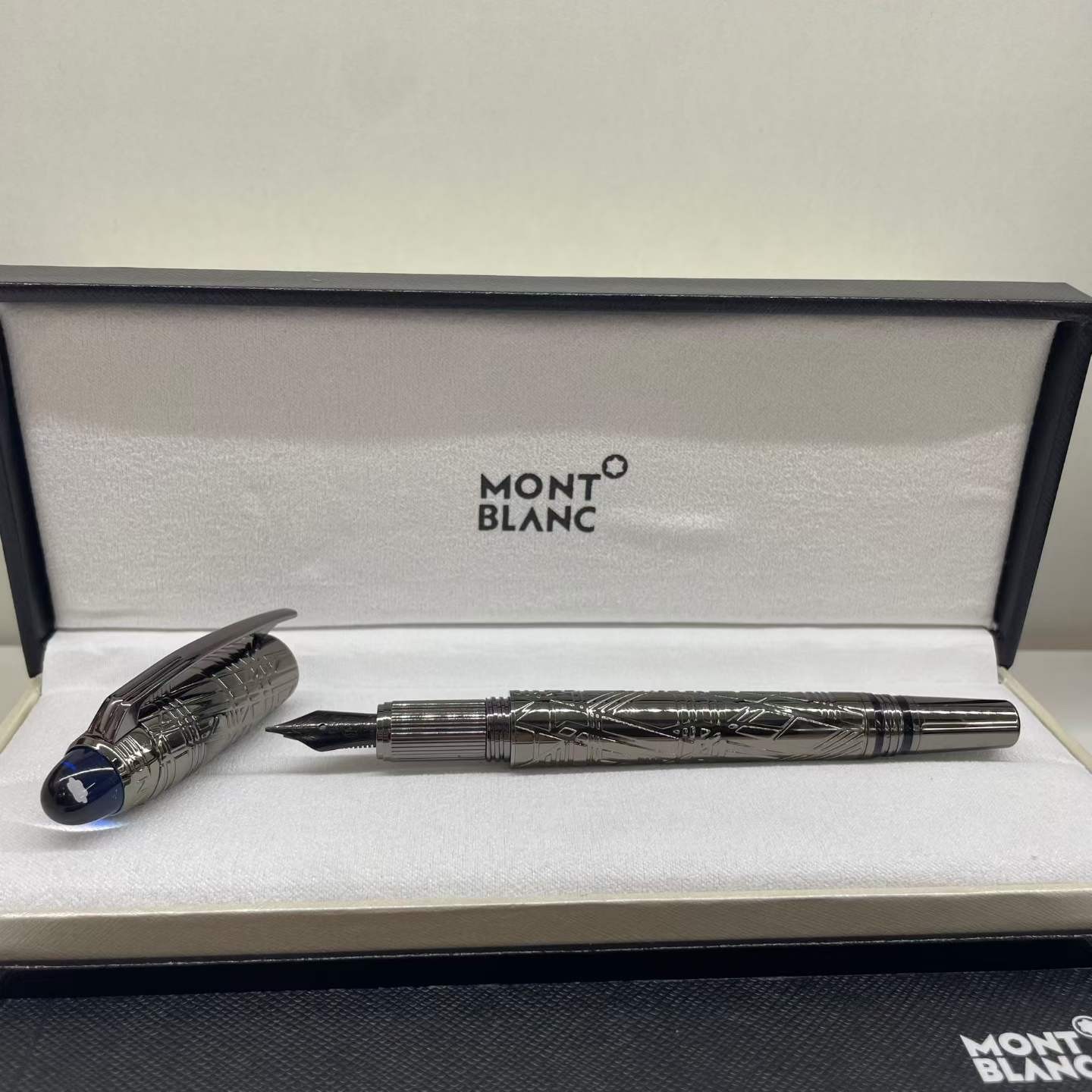 Montblanc classic fountain pen men's gift with pen case
