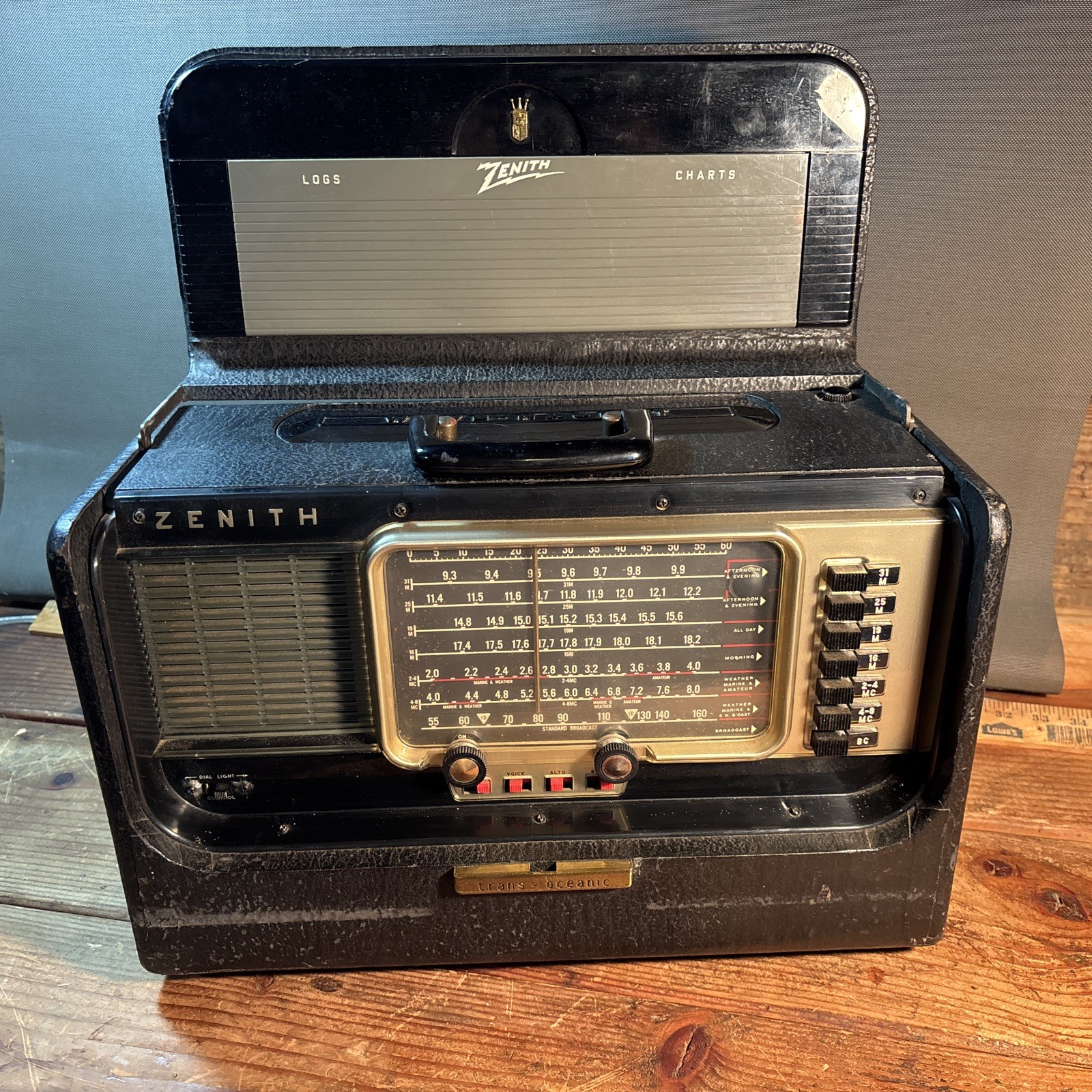 📻 Vintage Zenith Model L600 Trans‑Oceanic Portable Radio