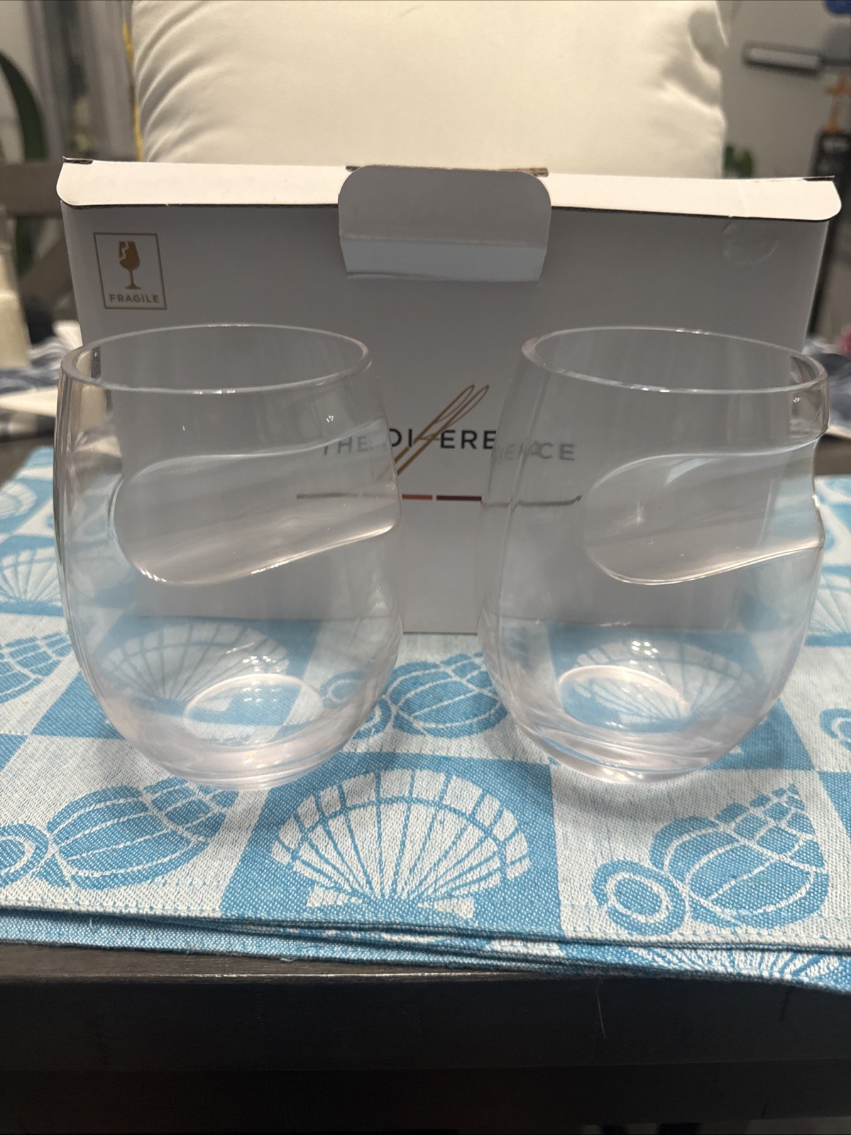 Davidoff Grand Cru The Difference 6oz Wine Glasses w/ Cigar Holder Notch Set/2