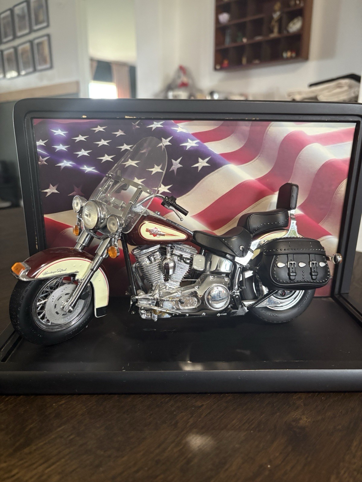 Franklin Mint 1:10scale precision model Harley-Davidson Heritage Softail Classic