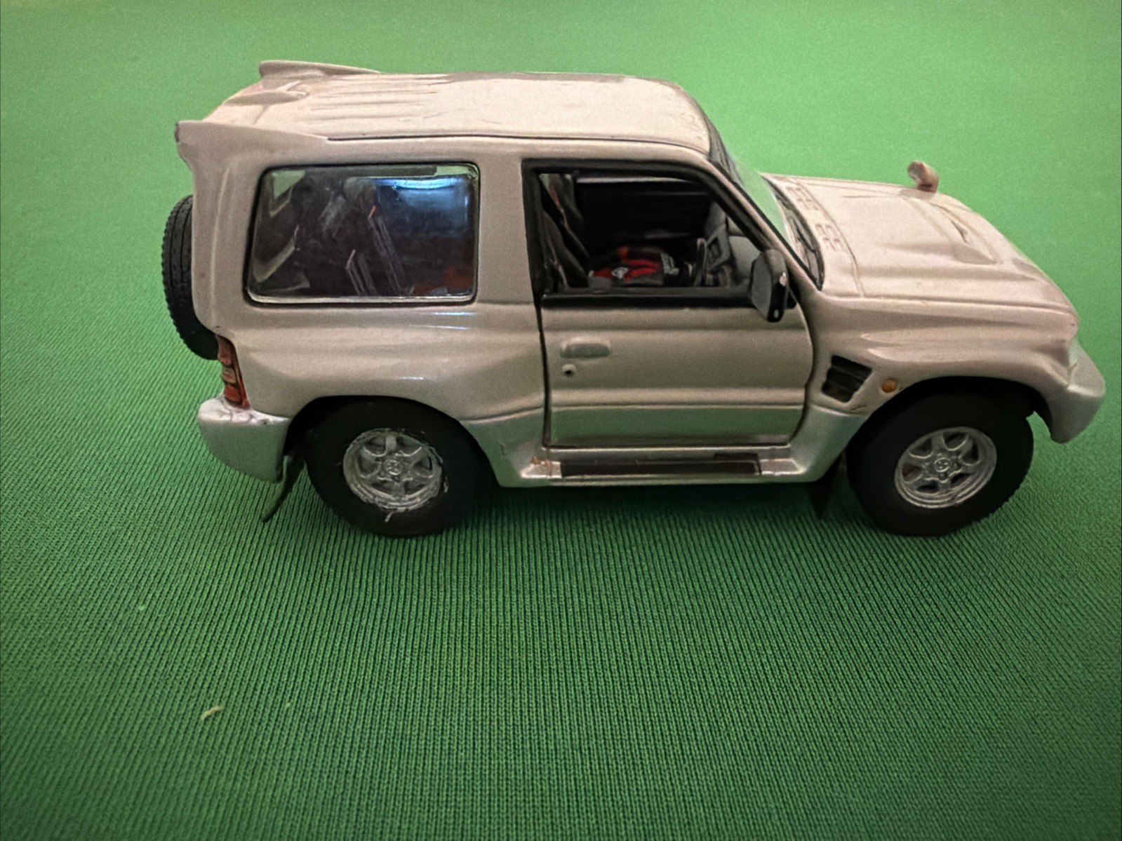 1/43 Mitsubishi Pajero Evolution E-V55W (Oct 1997) (Read Description)