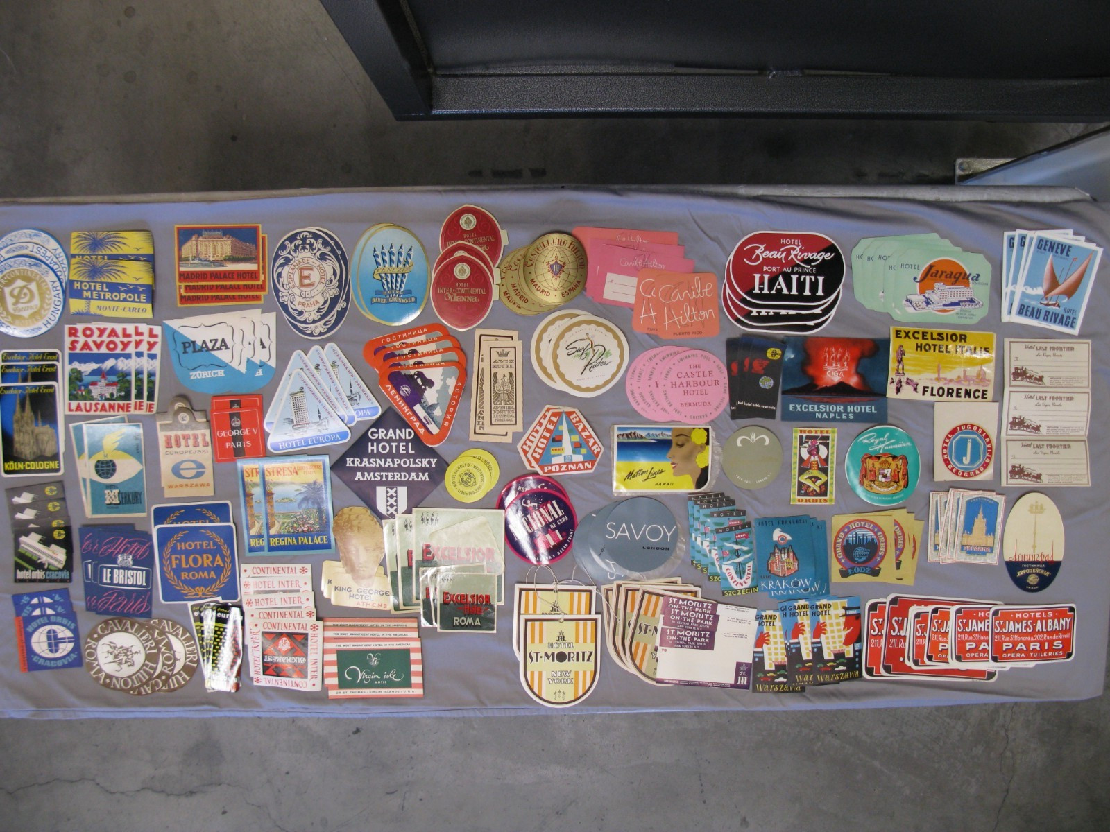 LOT LUGGAGE DECALS 59 DIFFERENT W/ ( 172 COUNT ) Vintage Original Decals. 1950.