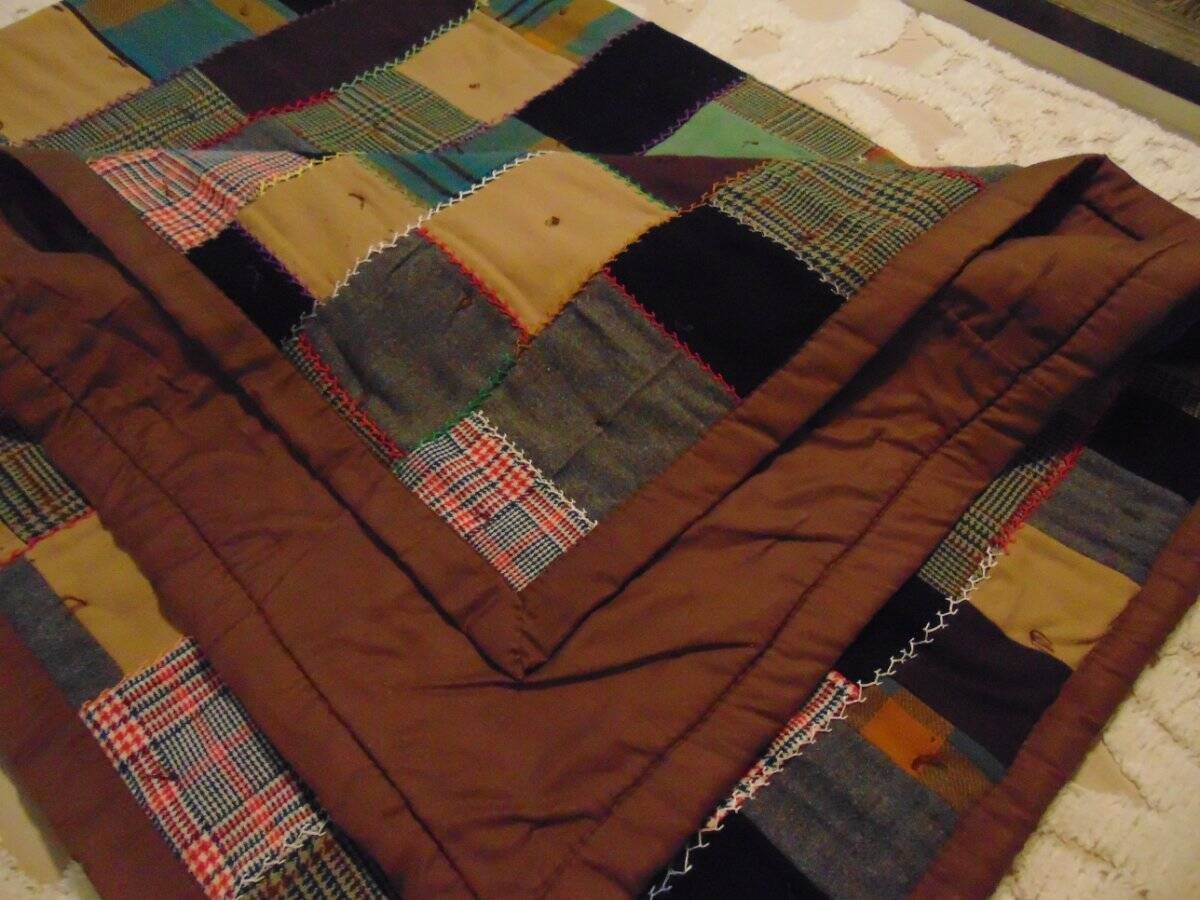vintage 1940-50\'s handmade WOOL PATCHWORK CRAZY QUILT feather embroidery 61\