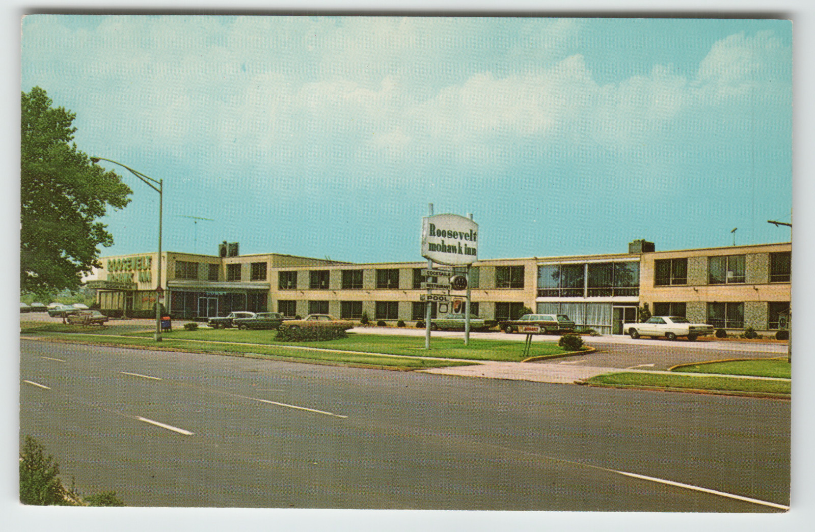 Postcard Roosevelt Mohawk Inn in Philadelphia, PA.