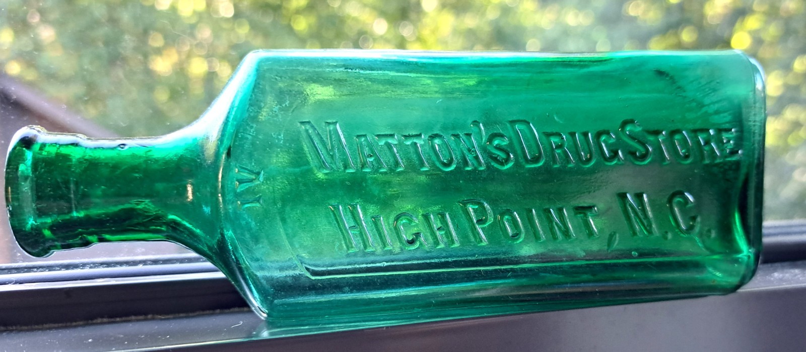 VERY RARE GREEN MATTON\'S DRUG STORE BOTTLE HIGH POINT NC  5 1/2\
