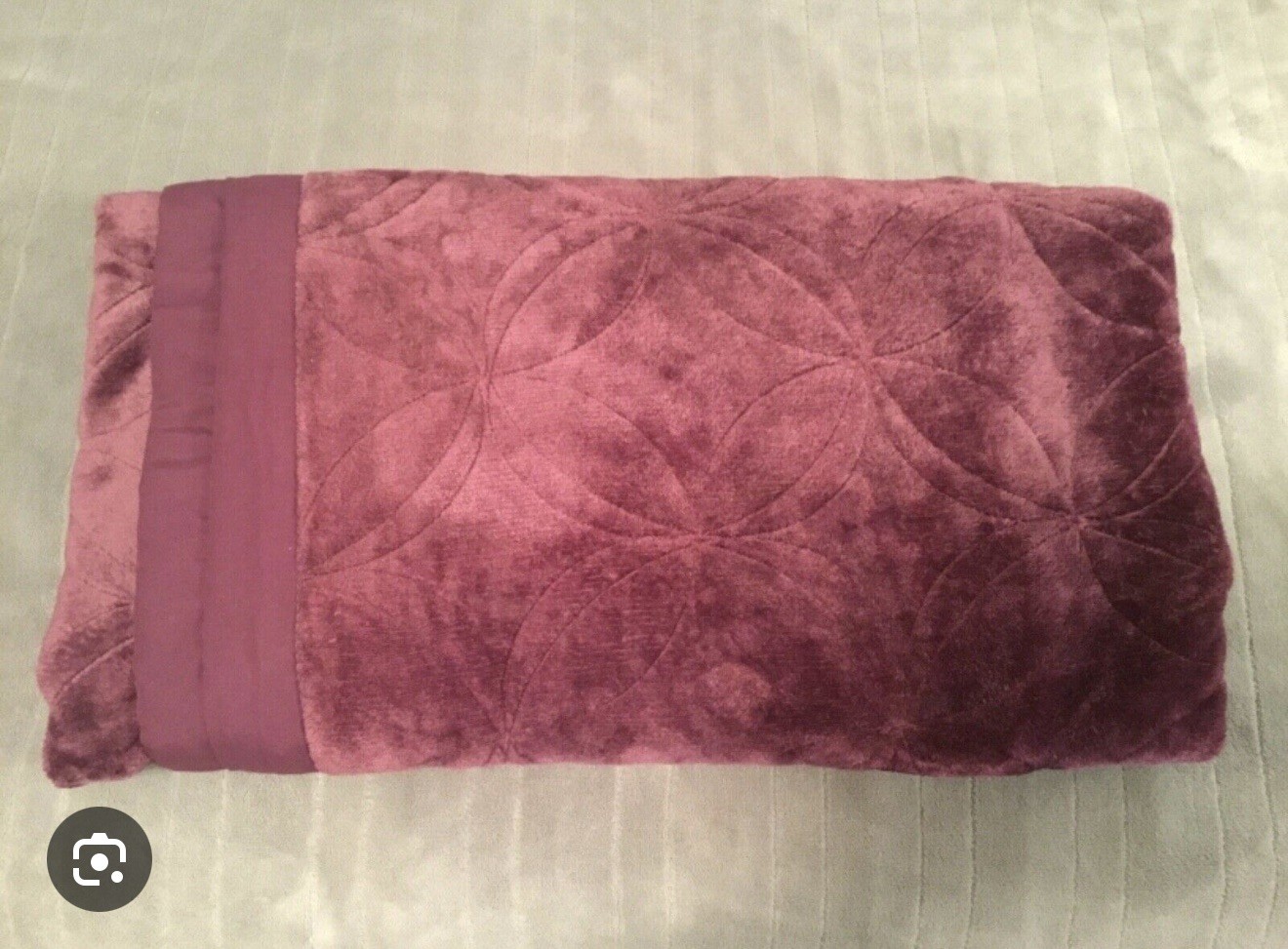 ONE QATAR AIRWAYS Q SUITES  blanket Business Class / First Class. Used only once