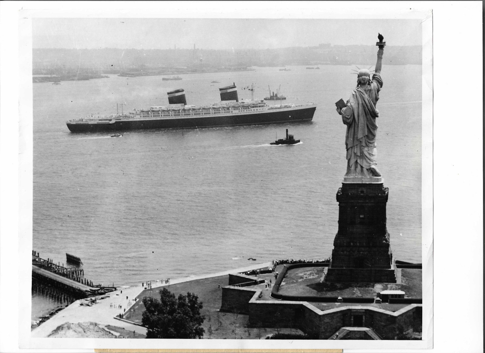 SS UNITED STATES Ocean Liner Maiden Voyage 7/3/1952 vintage photo 8x10 press SS UNITED STATES Ocean Liner Maiden Voyage 7/3/1952 vintage photo 8x10 press