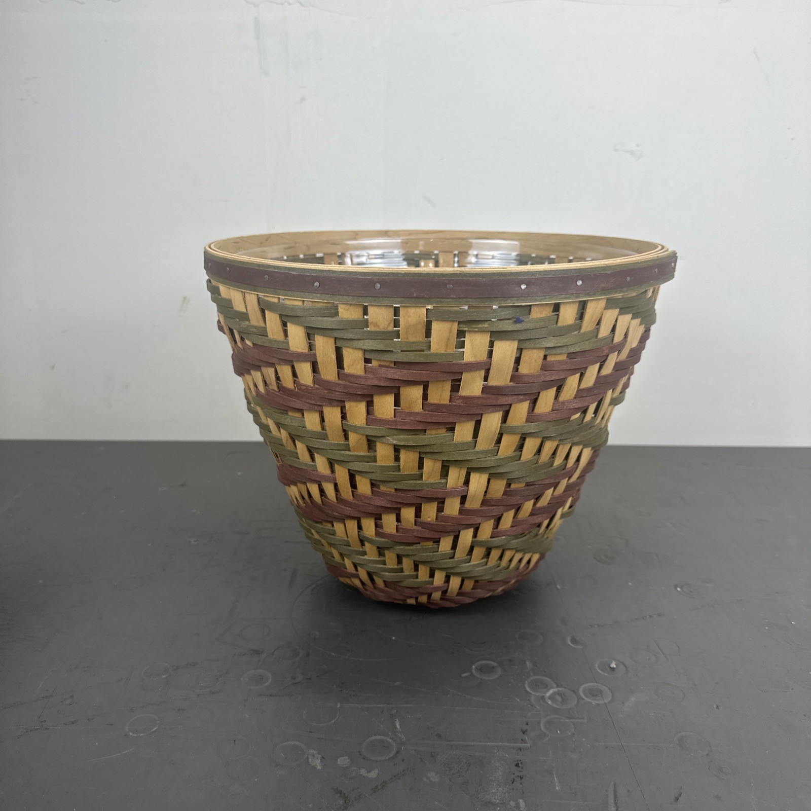 Longaberger 2006 Collectors Club Giving Basket Handmade USA Wood Base