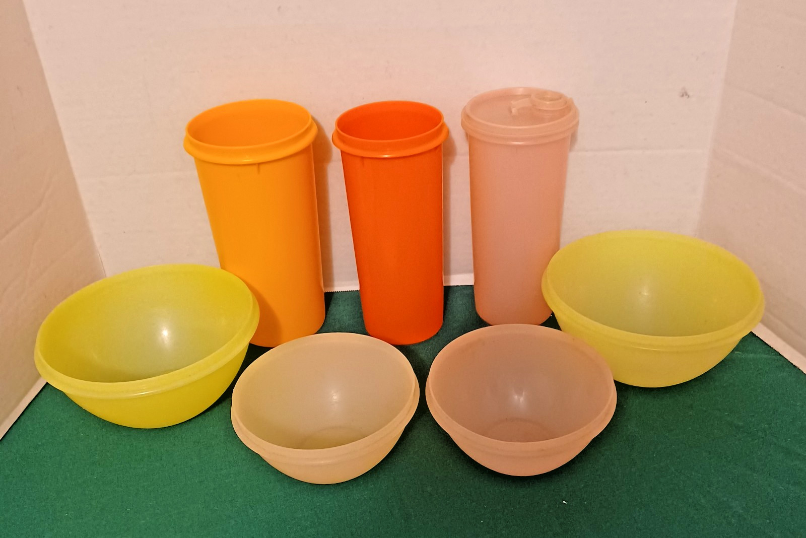 Vintage Tupperware Mixed Lot of Bowls and Containers-Only 1 lid