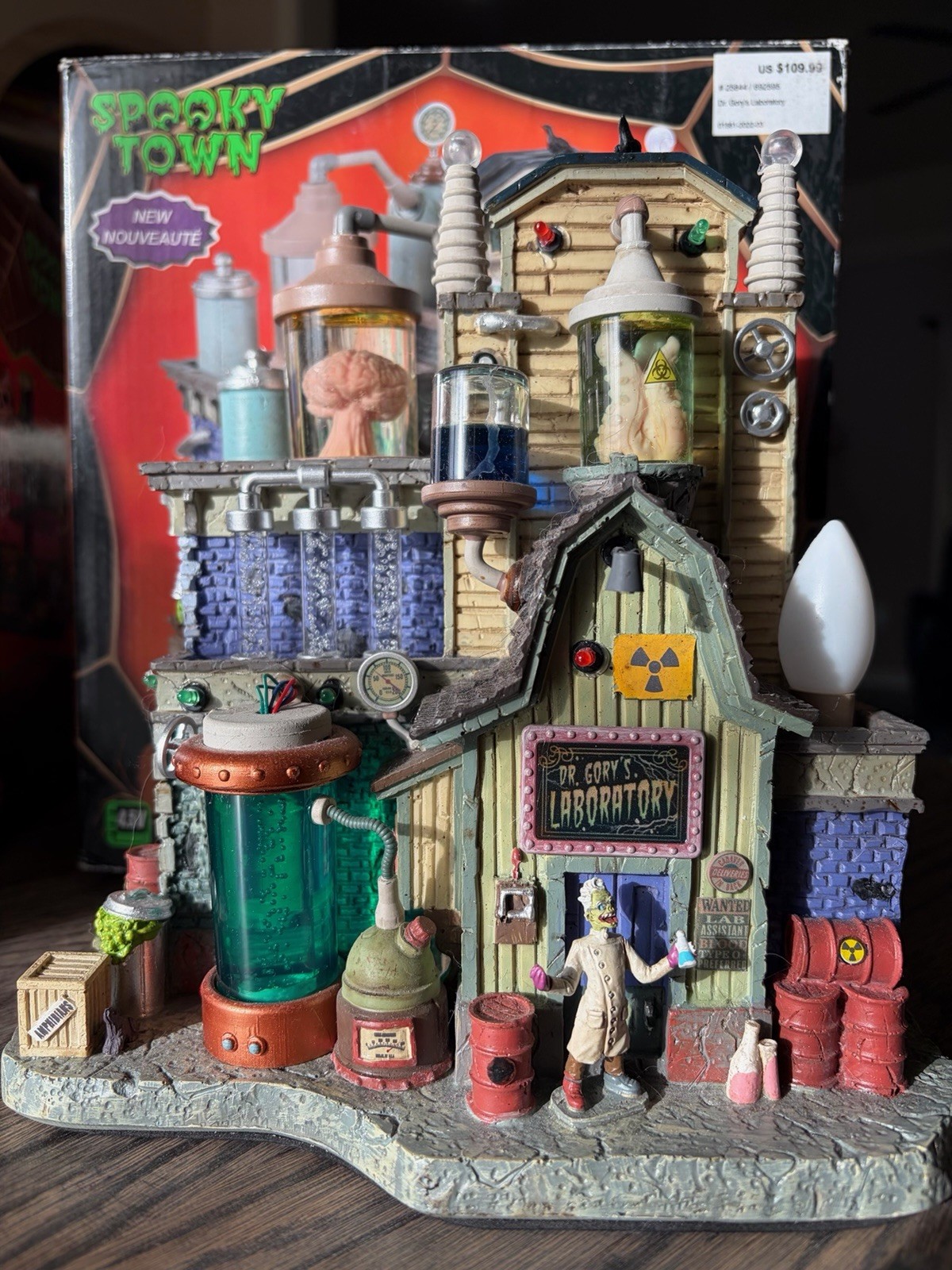 Lemax Spooky Town 2022 DR GORY\'S LABORATORY #25844 - Lighted Building