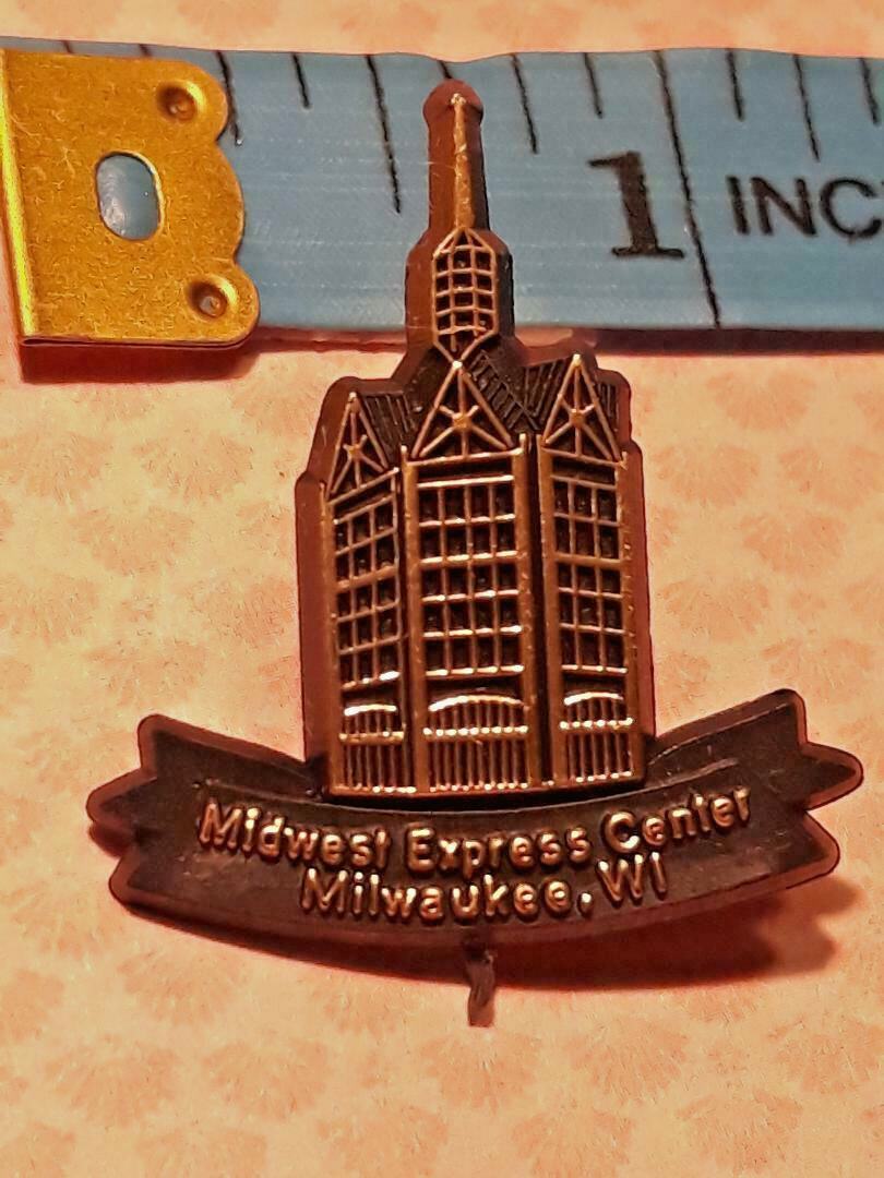 Vtg Midwest Express Center Milwaukee WI Lapel Pin Delta Airlines ~ Ships FREE
