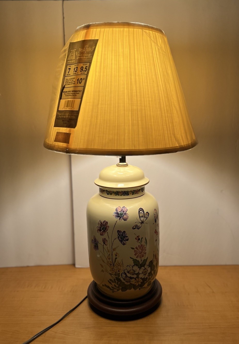 M.F. Vintage Floral Ceramic Ginger Jar Table Lamp W/ Leviton socket & New Shade