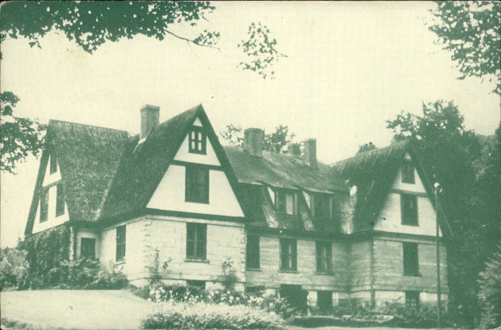 Crawford Notch NH The Inn Unique White Mountains Linen c1950s Vintage Postcard
