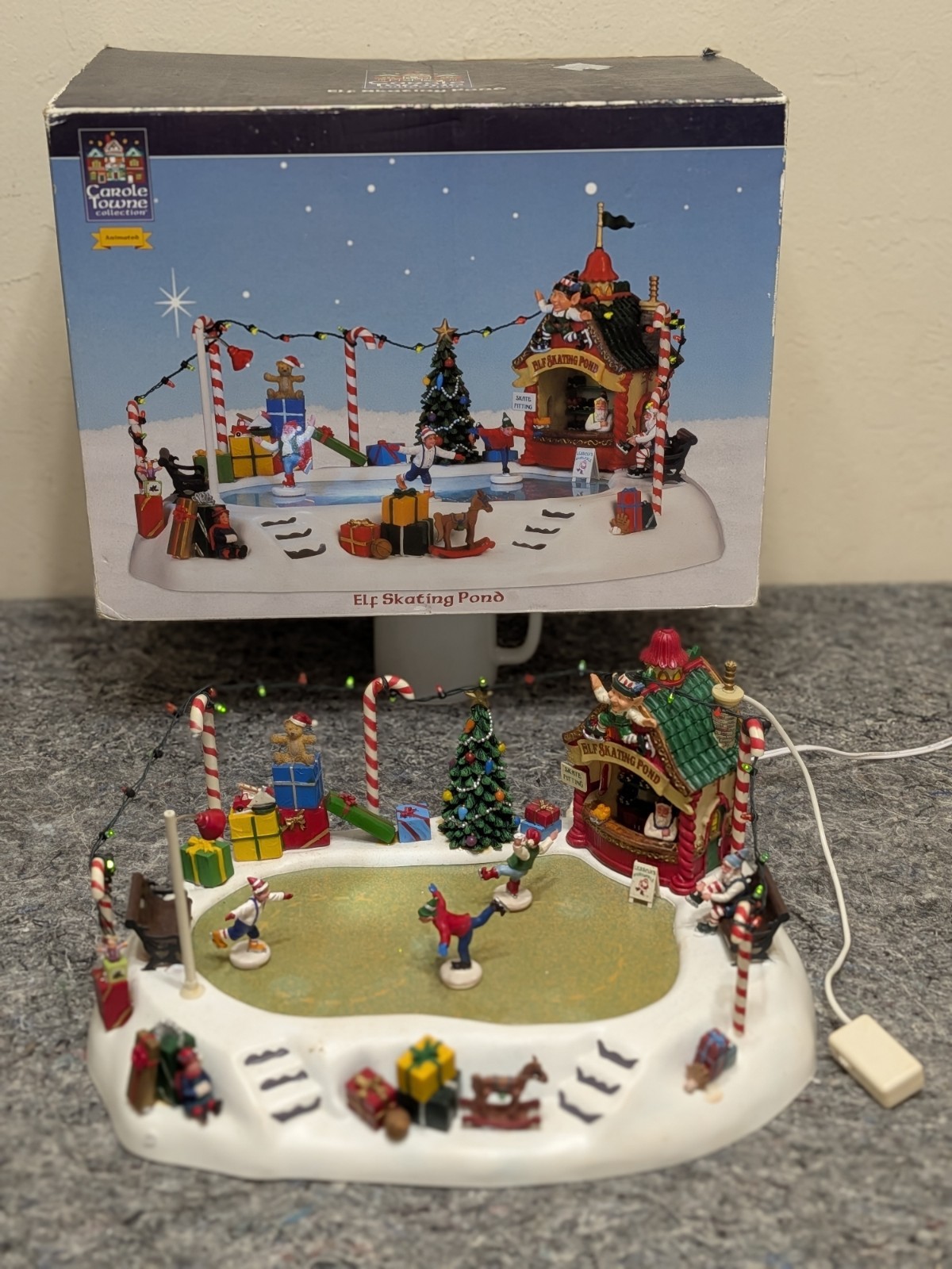 LEMAX Carole Towne Christmas 2006 ELF SKATING POND Musical Animated - TESTED