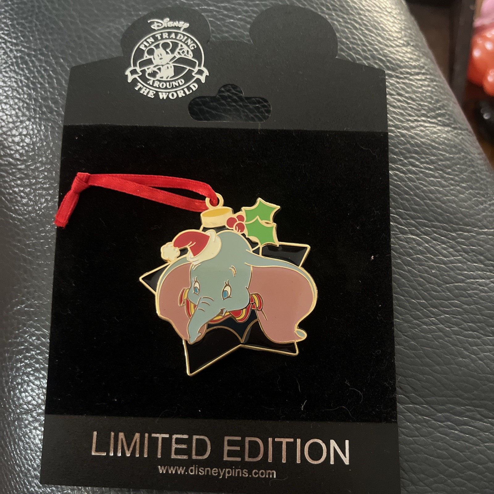Disney Shopping Dumbo Christmas Holiday Ornament  Pin LE 250 Rare 2009