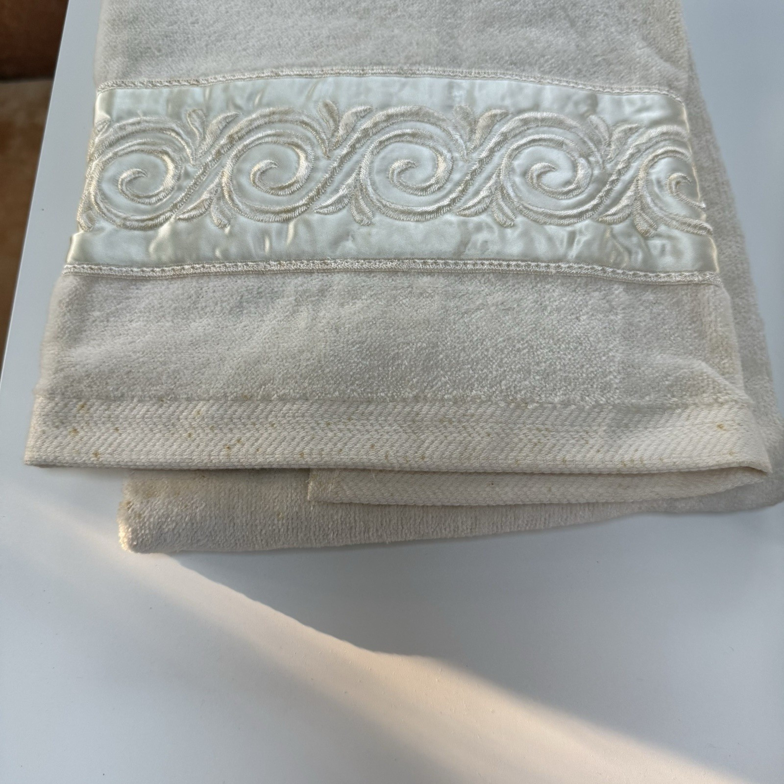 VTG Saturday Knight Ltd USA Made 6pc Towel Set Satin Swirl Embroidery Grannycore