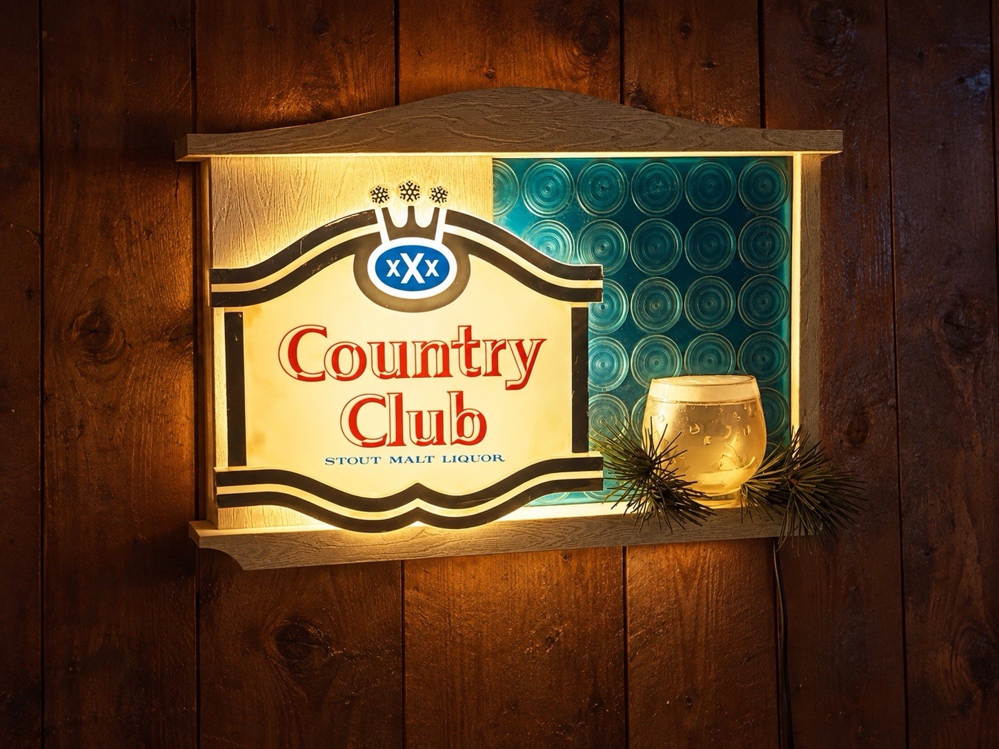 Vintage Country Club Malt Liquor Light Up Wall Hanging Sign Advertising Sign