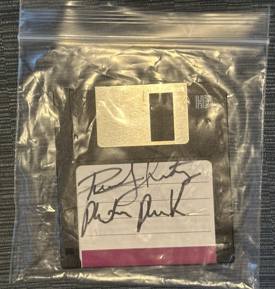 RENOLY SANTIAGO HACKERS PHANTOM PHREAK AUTOGRAPHED 3.5 DISK BECKETT CERTIFICATE