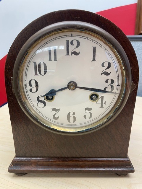 Antique French Mantle Shelf Clock 1925 1/2 & 1 Hour Strike Beehive Dark Wood