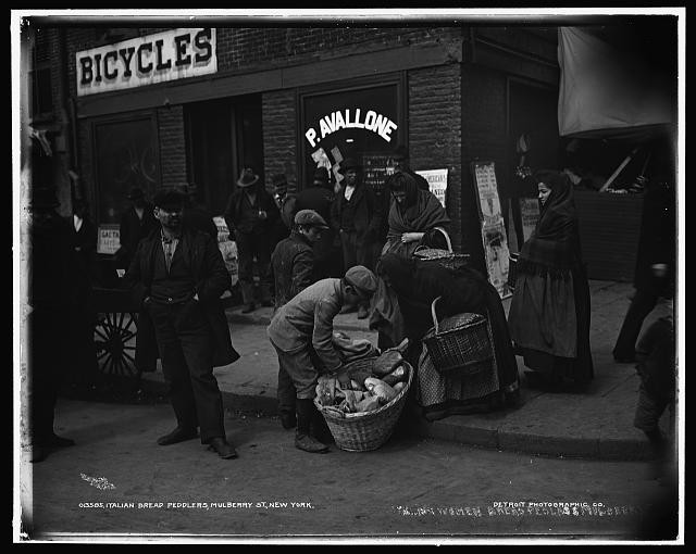 Photo:Mulberry St New York Italian Bread Peddlers 1900s Street Scene