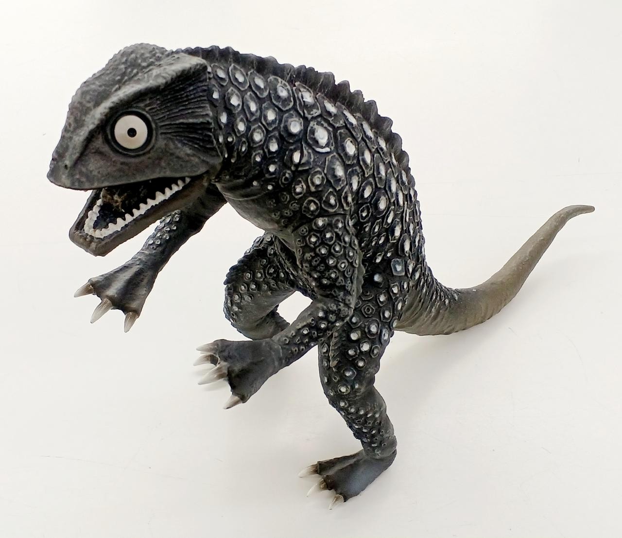 X PLUS Ultra Q Deep Sea Monster Peter (monochrome version) Age14+