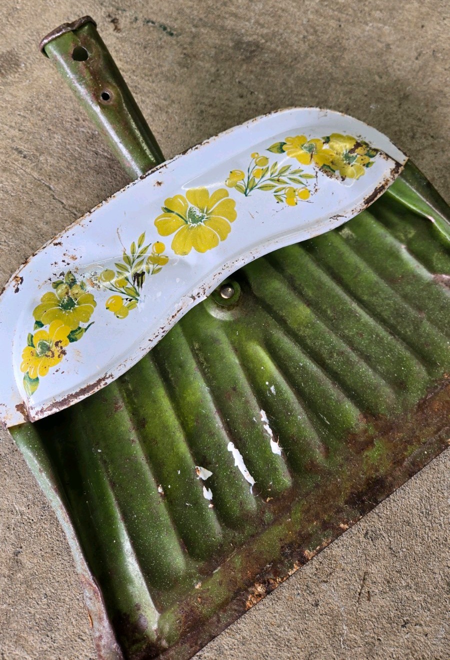Vintage J.W. Reed Louisville KY Metal Dustpan Green Yellow Floral Farmhouse