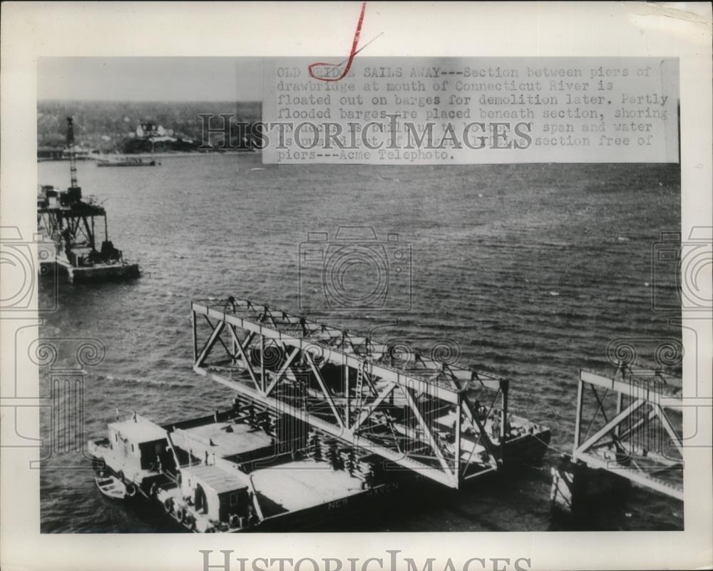 1949 Press Photo Connecticut River Drawbridge Floated on Barges - ney17399