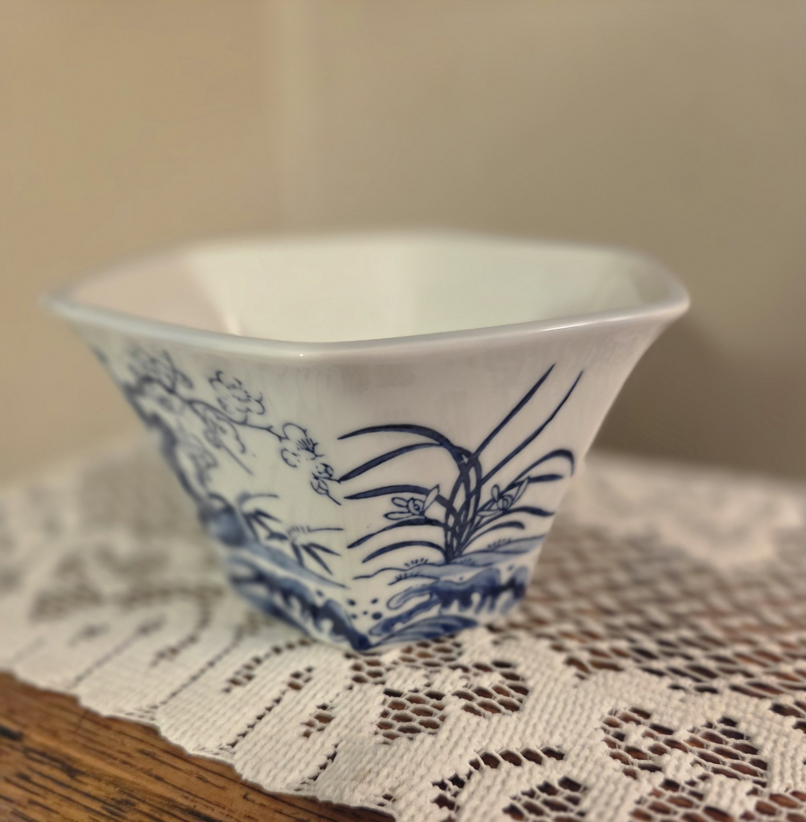 Vintage Blue & White Porcelain Hexagon Cachepot Asian 3 Friends Of Winter Motif