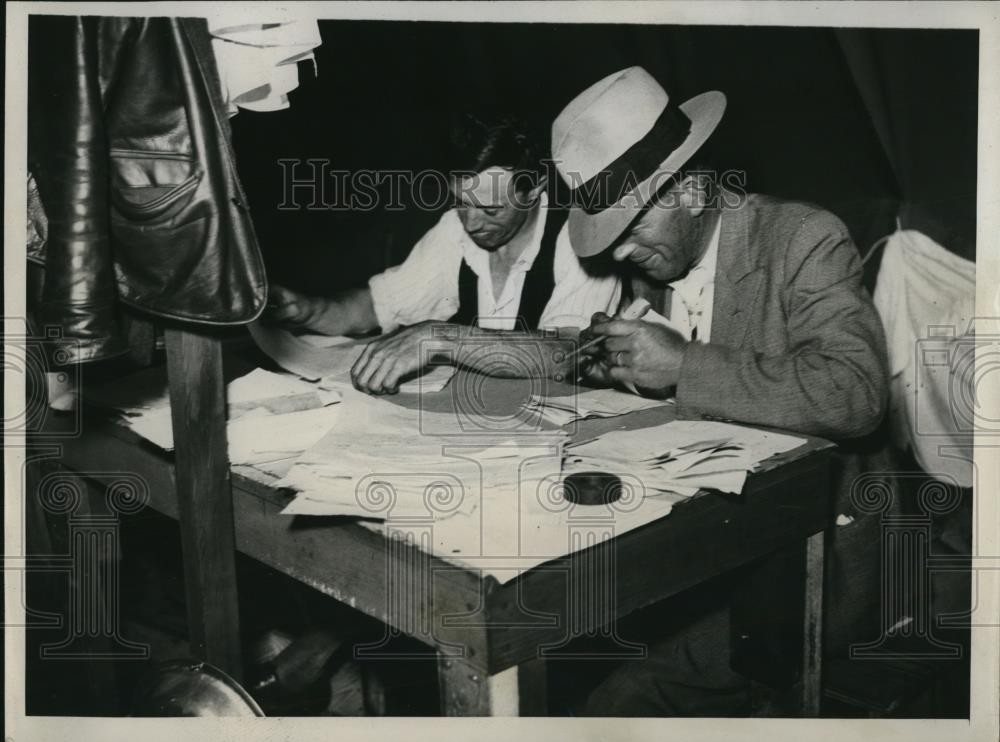 1933 Press Photo Checking applications passed in by Bonus Marchers at Fort Hunt
