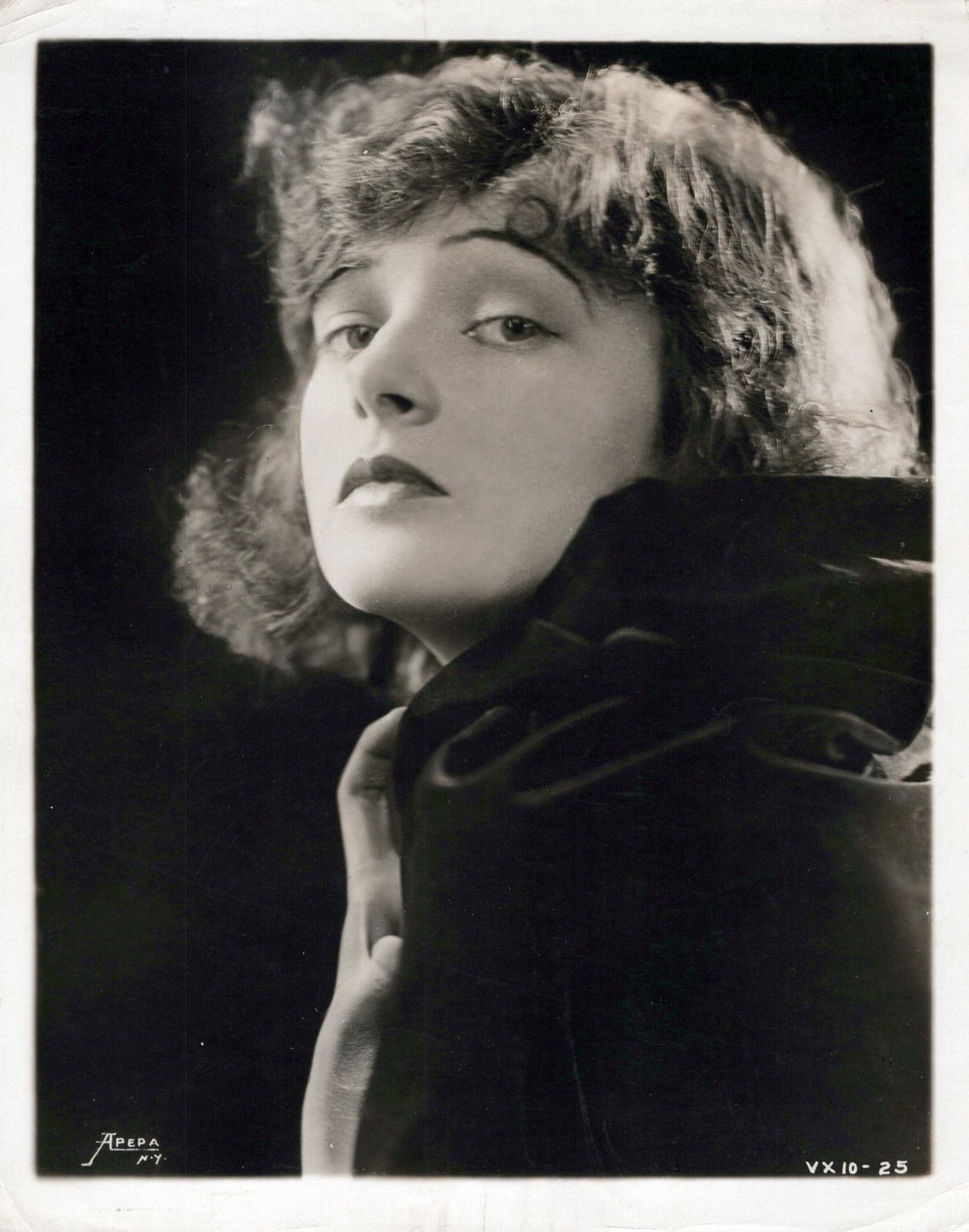 Hollywood Beauty Corinne Griffith Angelic Portrait 1920 APEDA ORIG Photo 1014