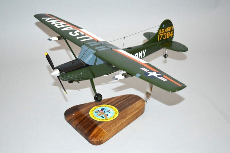 US Army Cessna O-1 Bird Dog With Rockets Desk Top Display Model 1/26 SC Airplane