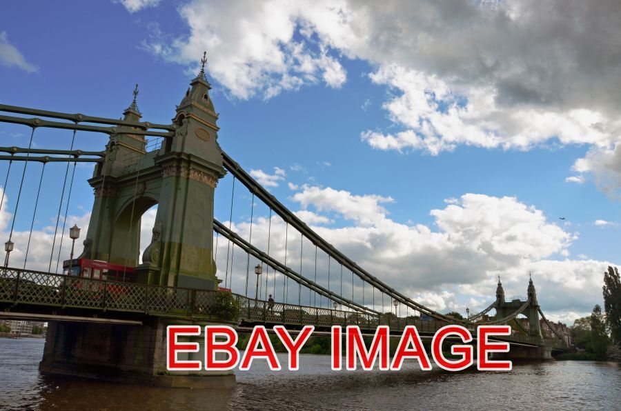 PHOTO  HAMMERSMITH BRIDGE ANOTHER VIEW OF HAMMERSMITH BRIDGE IN WEST LONDON.