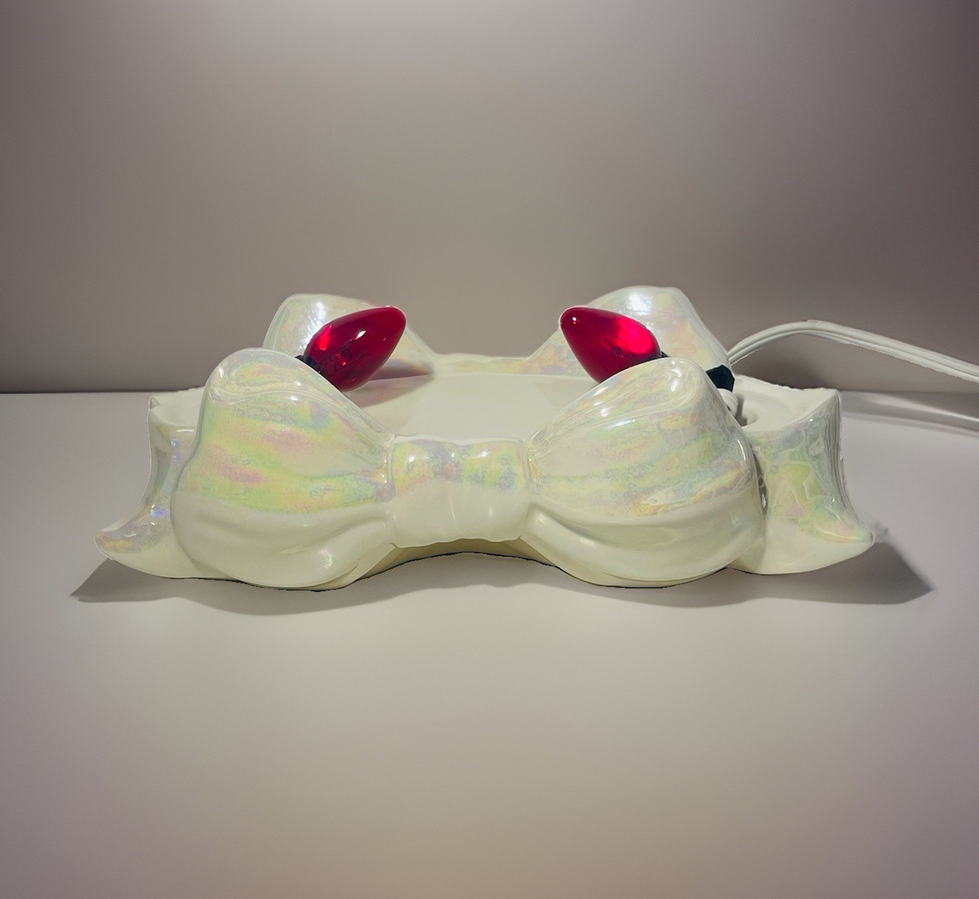VTG Ceramic Wreath W/ Red Lights Unique White Iridescent BOW BASE ONLY 91’ Works