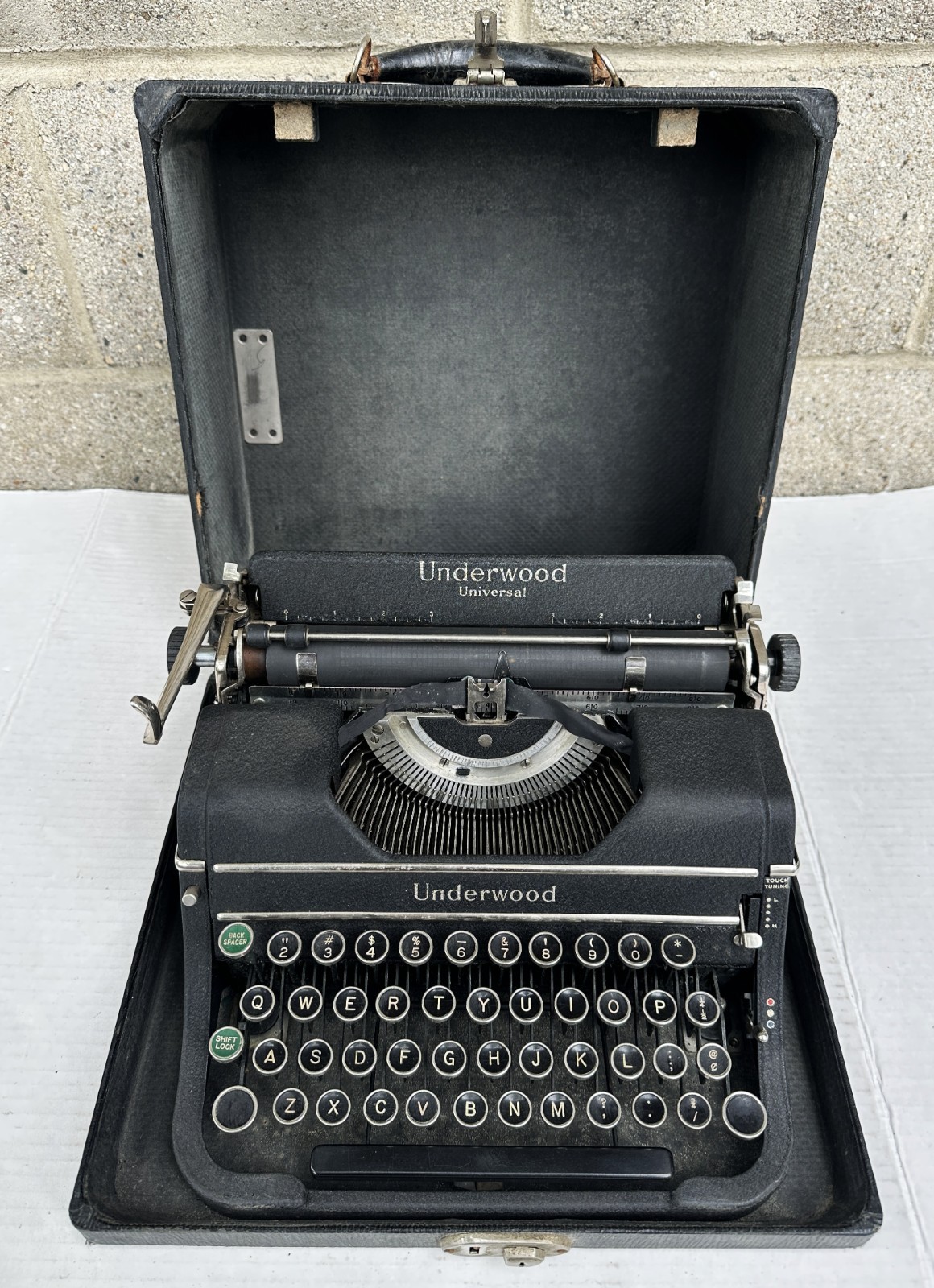 1930s Underwood Universal Portable Manual Typewriter & Case Black Textured Works