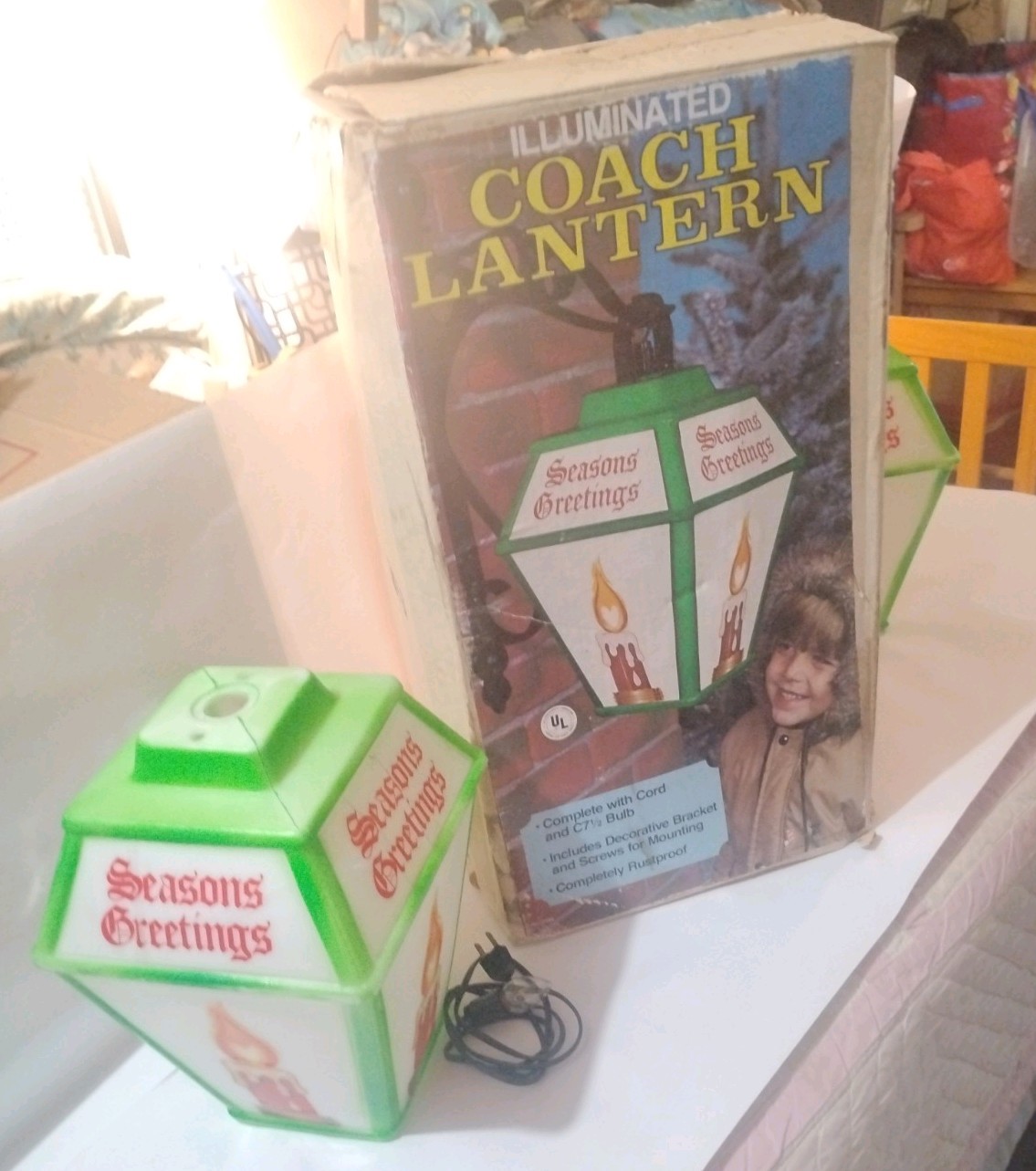 VTG Empire Coach Lantern Seasons Greetings 1580-1 Green/White UL Corded Electric
