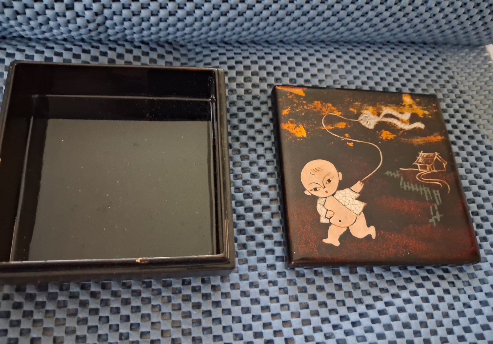 Vintage Thanh Le Vietnam Black Laquer Box 4