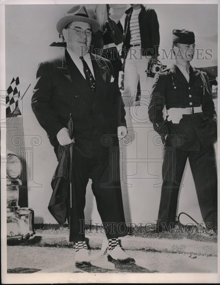 1951 Press Photo Starter Seth Klein at Indianapolis Memorial Day 500 race