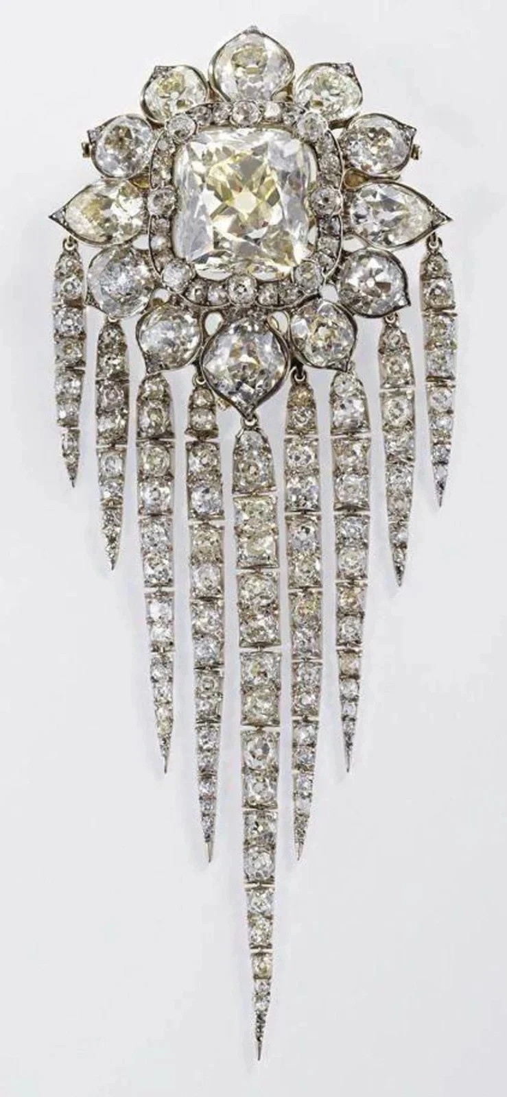 Vintage Queen Victoria Fringe For Unisex Brooch 18k White Gold Over