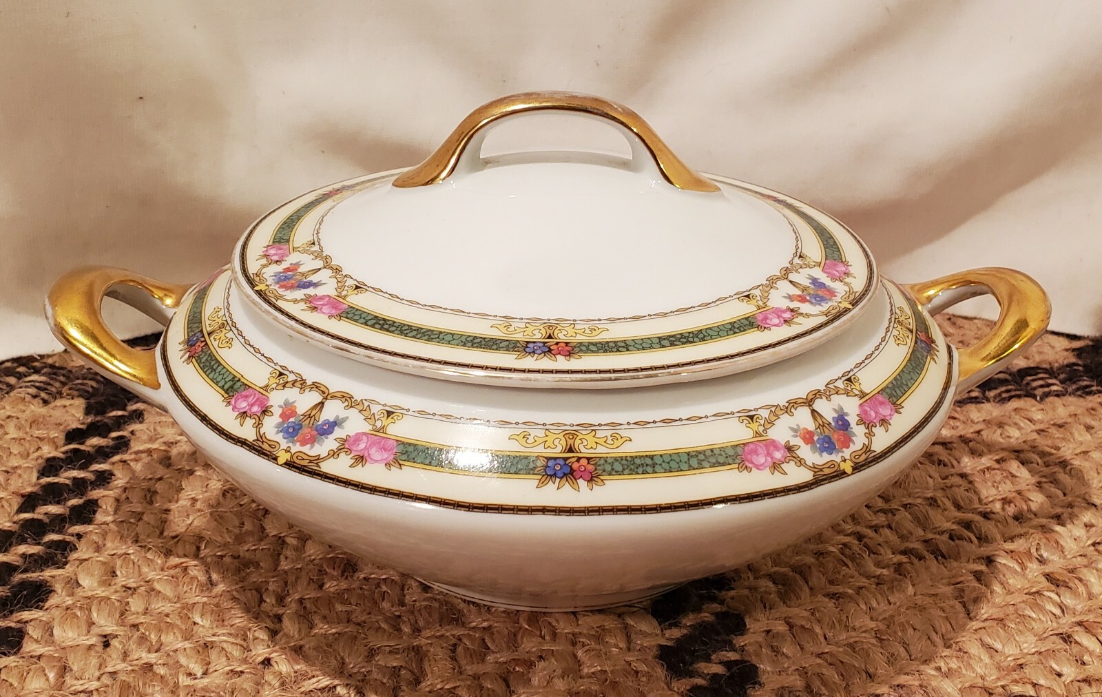 Vtg Victoria China CZECHOSLOVAKIA Oval Covered Vegetable Bowl w/Handles Floral