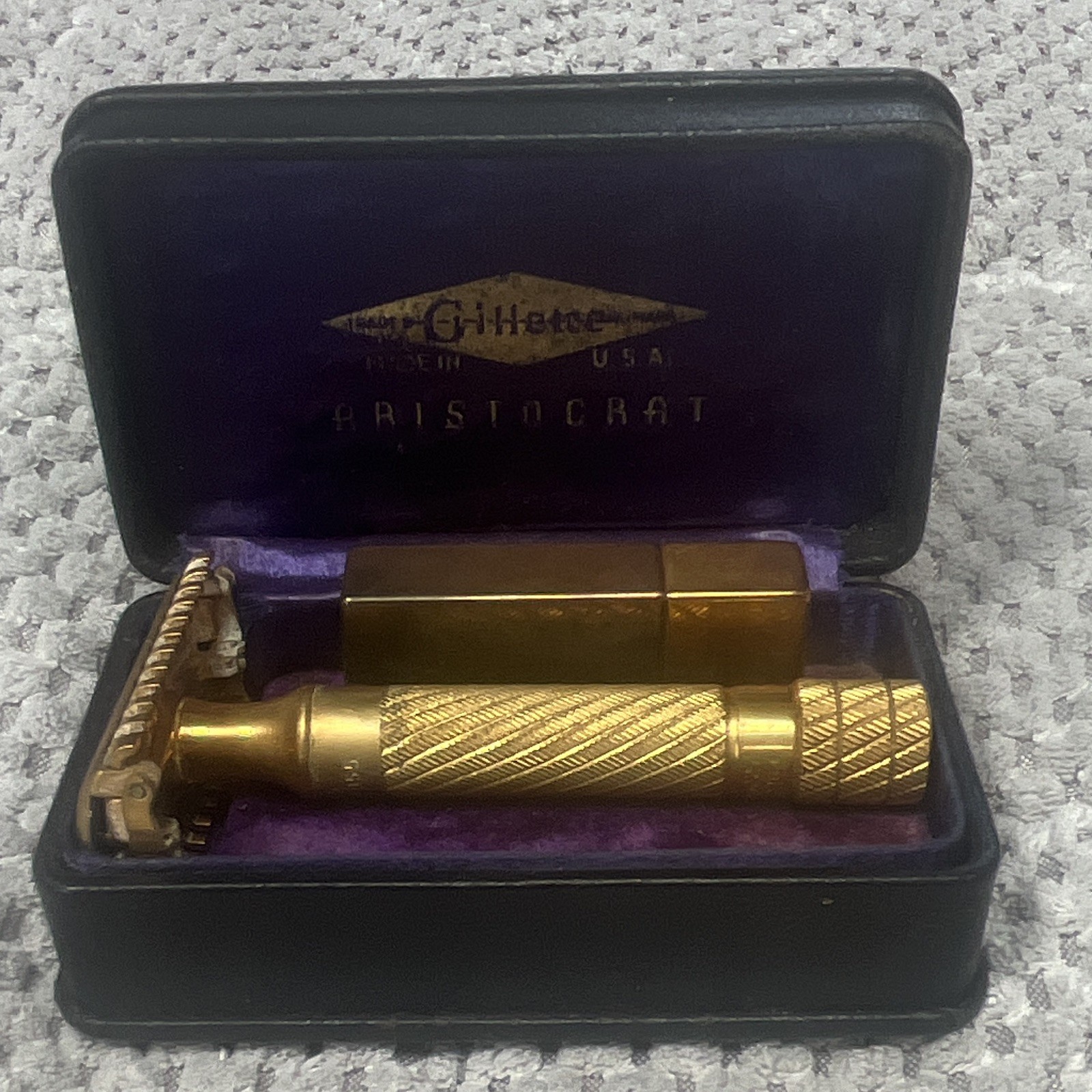 1934 Gillette Aristocrat Metal Safety Razor Set with Case & Blue Blade Packs