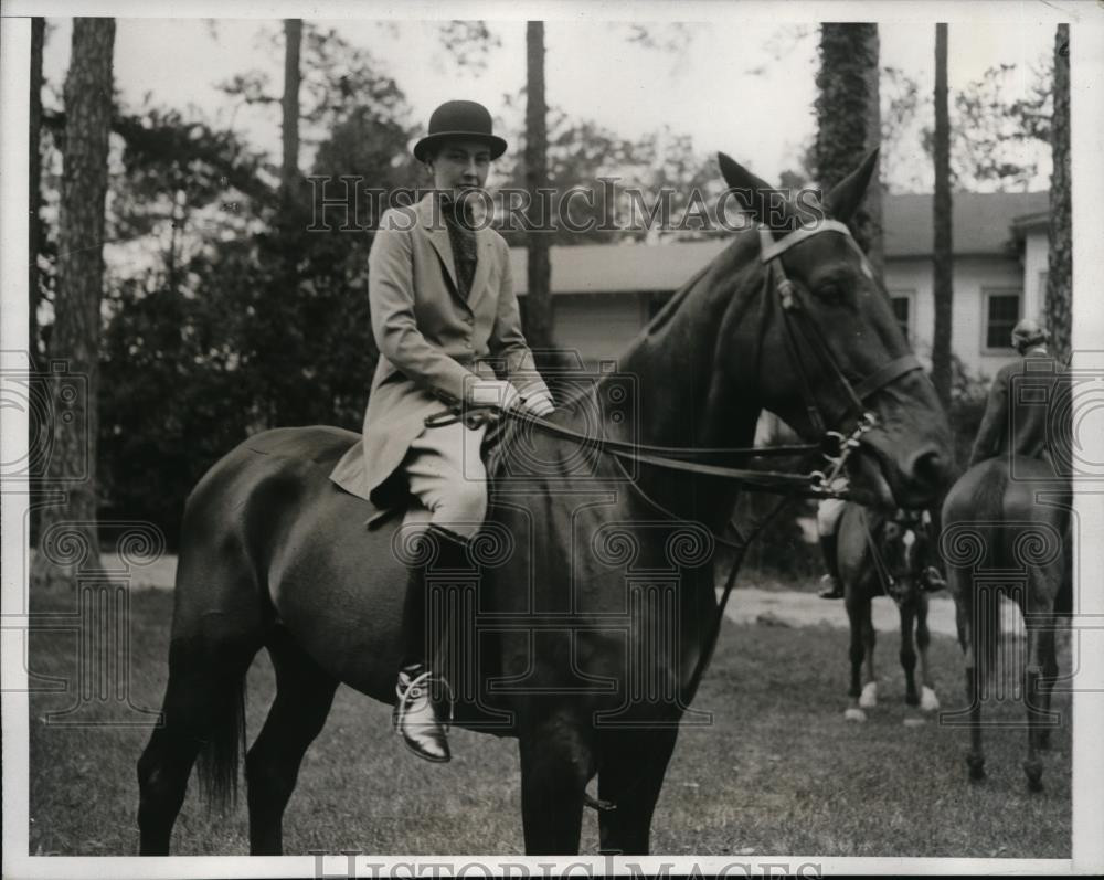 1933 Press Photo Mrs Richard Babcock at Children\'s Drag Hunt Aiken S Carolina