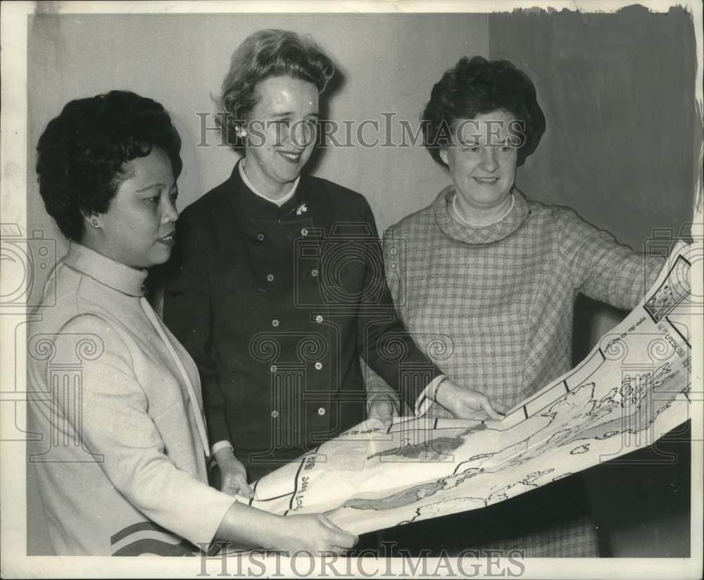 1969 Press Photo Mrs. T.H. Shepard, Mrs. William E. Wright, and Mrs. Kwong