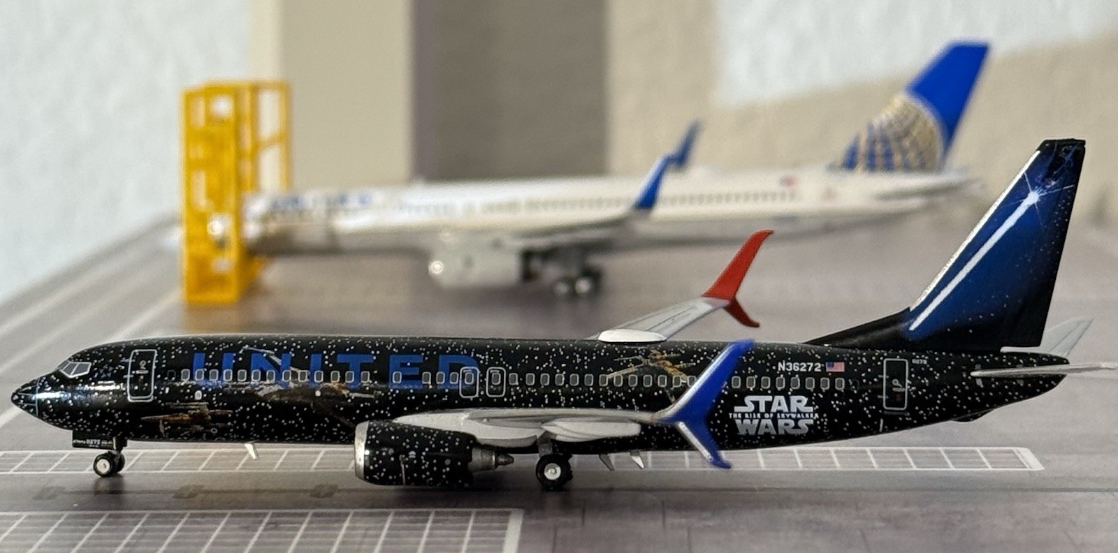 United Airlines Boeing B737-800S 'Skywalker -  N36272  JC Wings 1:400