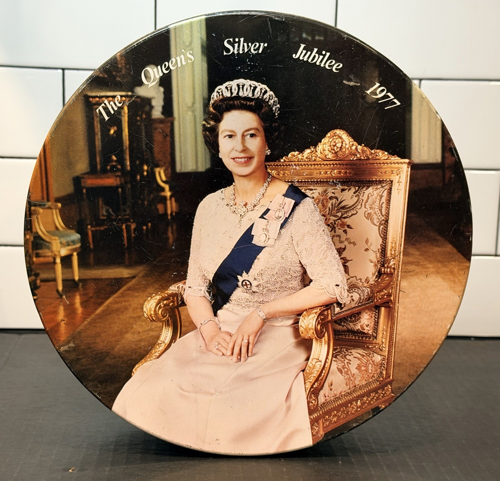 Vintage 1977 Carr’s Queen Elizabeth II Silver Jubilee Biscuit Tin 10” Royalty
