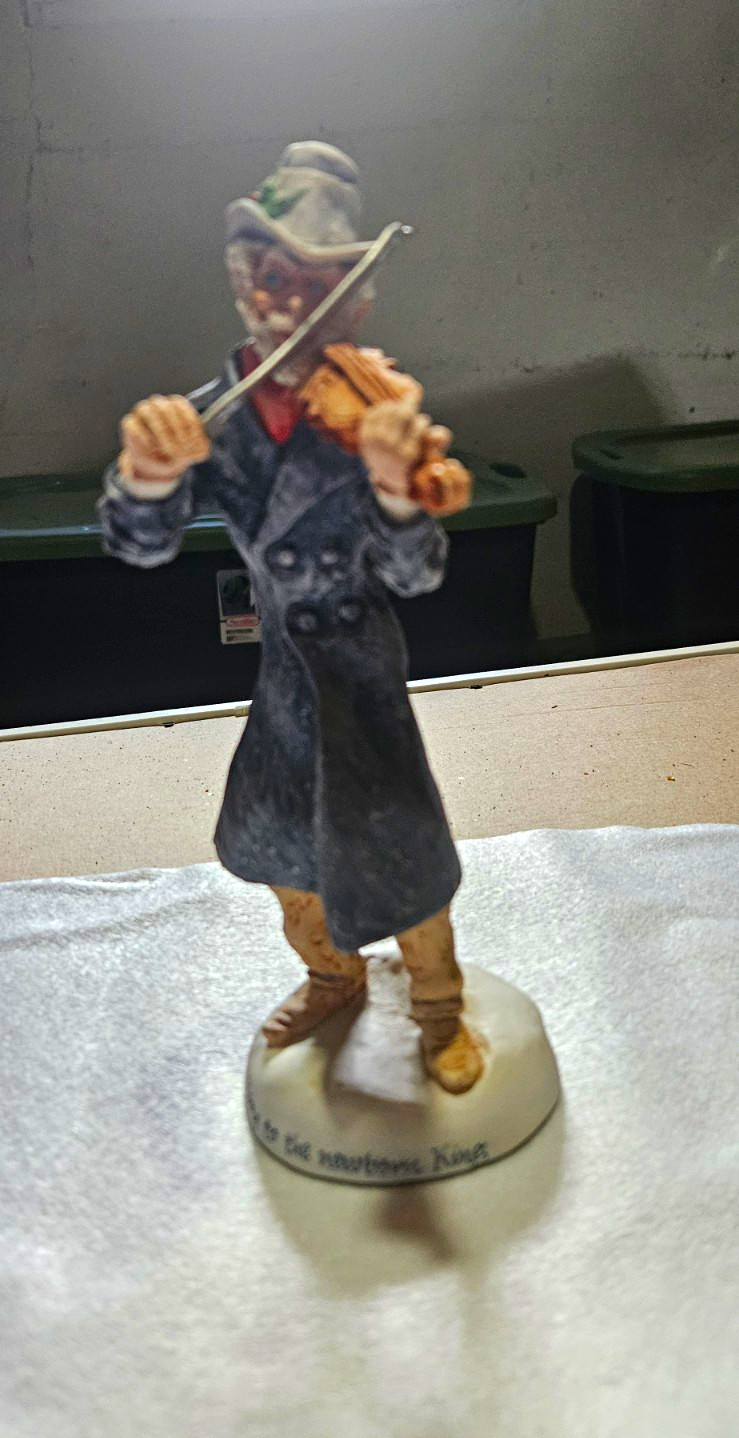 1986 Vintage Simpich Porcelain Figurine. Glory To The Newborn King
